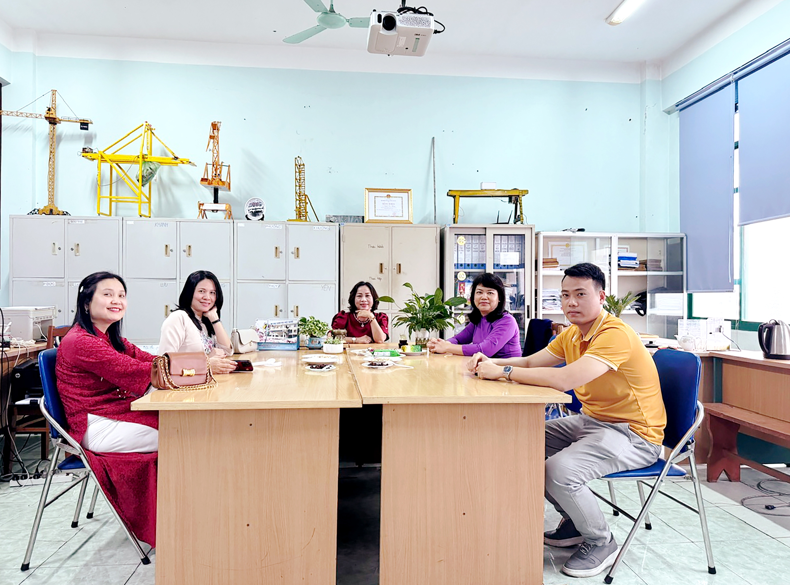 Nữ tiến sĩ say mê máy móc và hành trình chinh phục khoa học kỹ thuật- Ảnh 1.