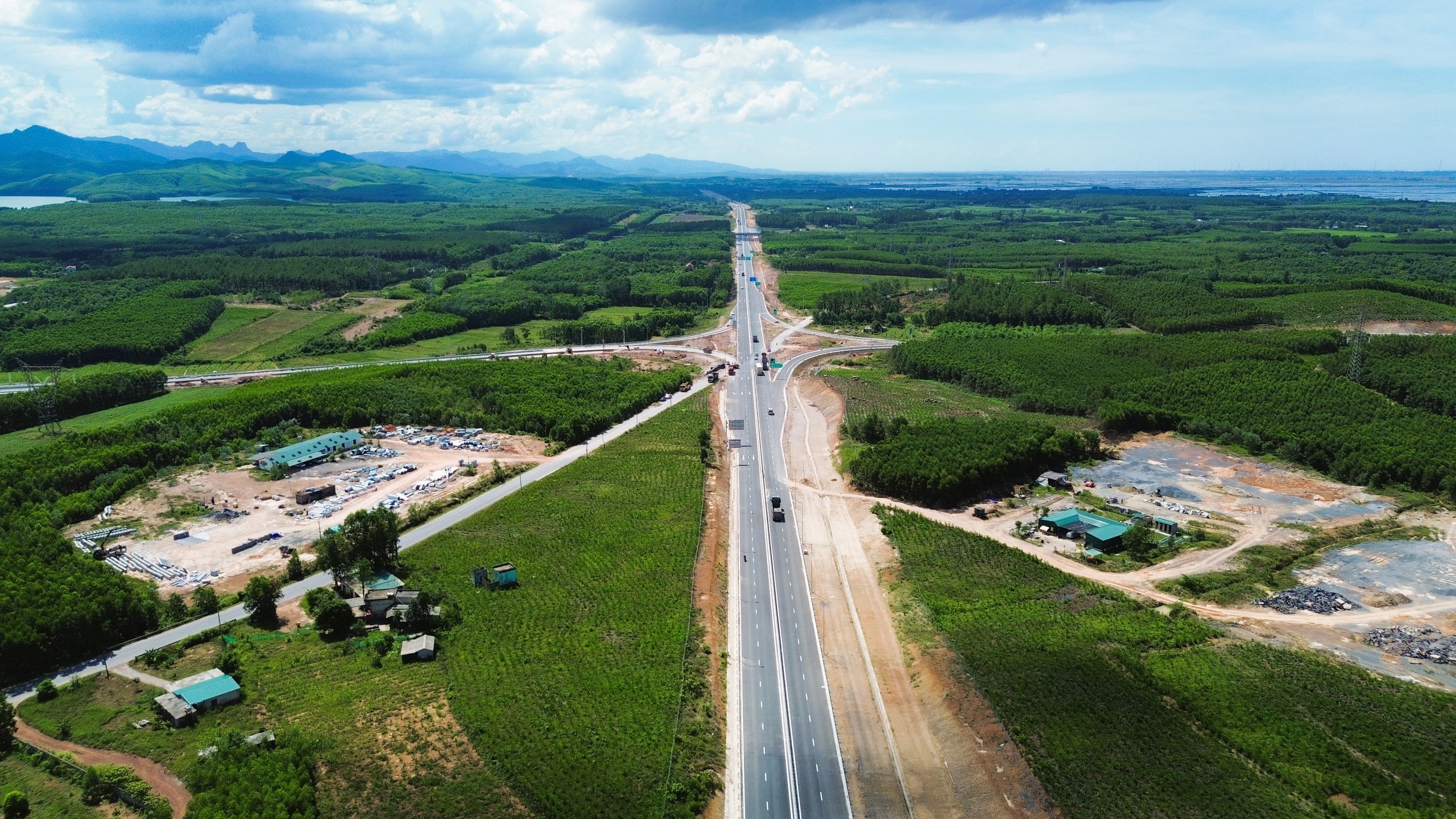 Dự án đường sắt tốc độ cao: Quảng Trị chốt kế hoạch thực hiện công tác GPMB thế nào?- Ảnh 1. Dự án đường sắt tốc độ cao: Quảng Trị chốt kế hoạch thực hiện công tác GPMB thế nào?- Ảnh 1.
