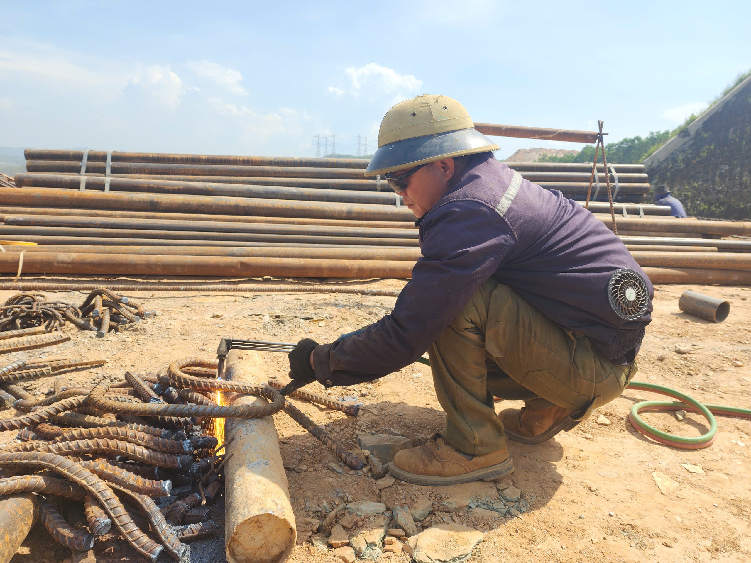 Hà Tĩnh quản lý gần 500km quốc lộ ra sao sau khi được phân cấp?- Ảnh 1. Hà Tĩnh quản lý gần 500km quốc lộ ra sao sau khi được phân cấp?- Ảnh 1.