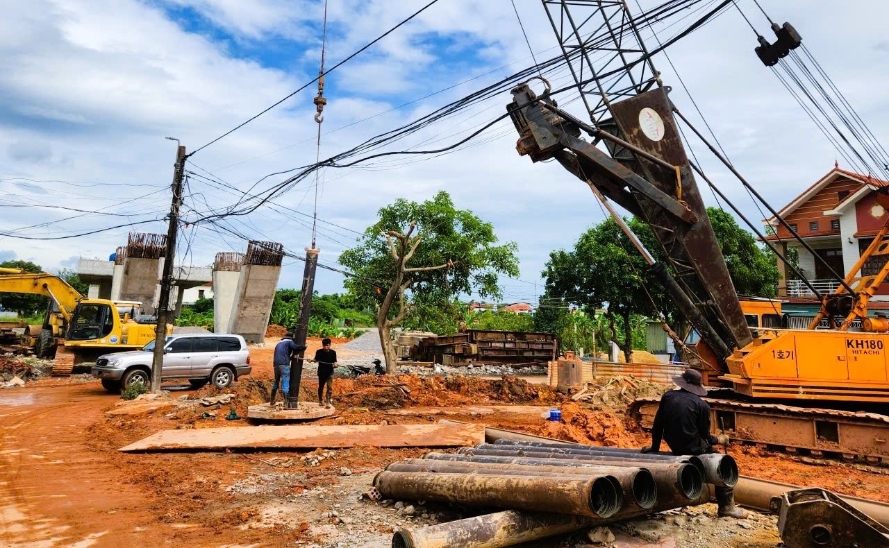Nỗ lực gỡ vướng mặt bằng, đưa dự án cầu vượt đường sắt Đồng Hới về đích cuối năm 2025- Ảnh 6. Nỗ lực gỡ vướng mặt bằng, đưa dự án cầu vượt đường sắt Đồng Hới về đích cuối năm 2025- Ảnh 6.
