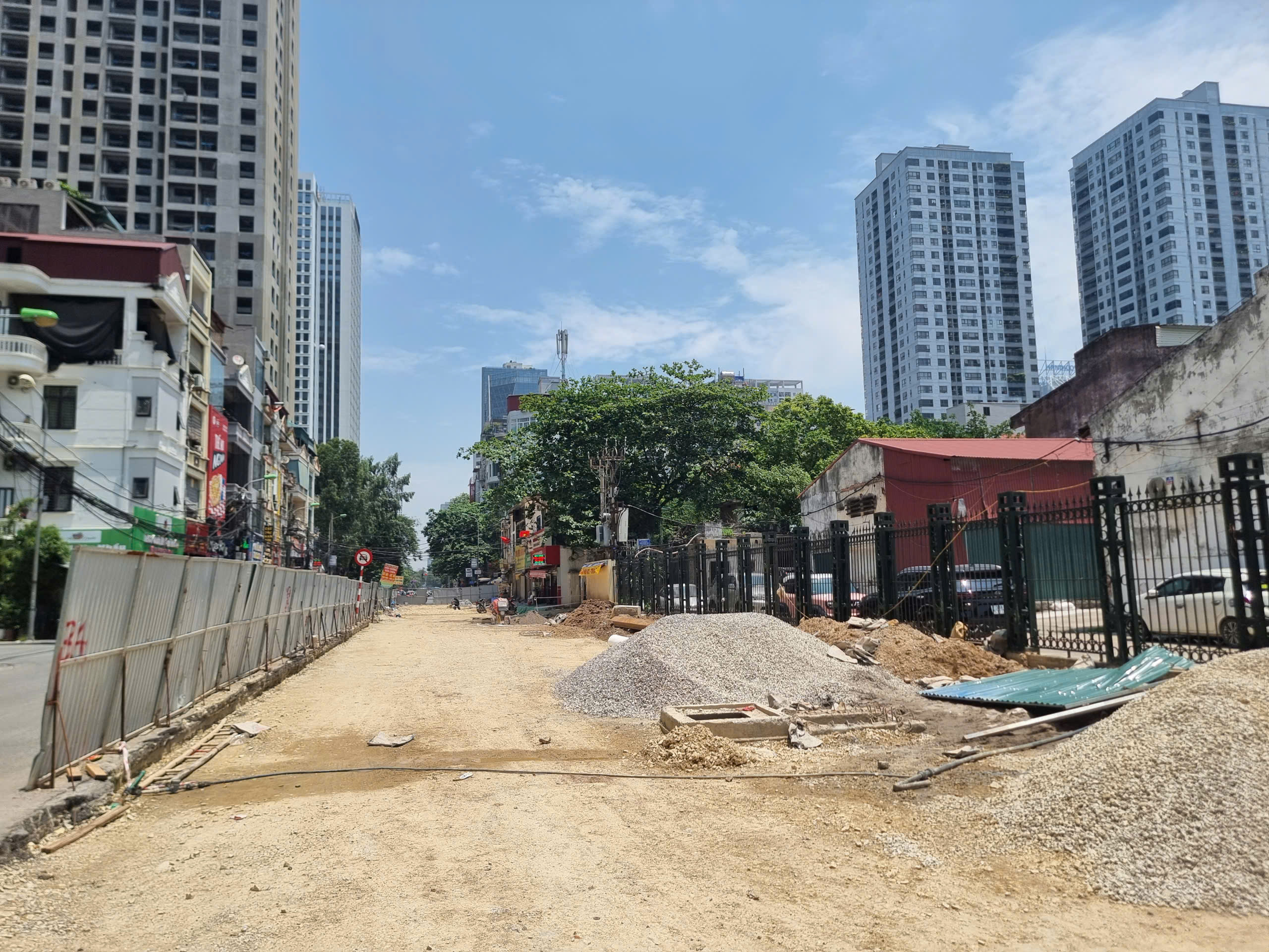 Tạm dừng đào đường, vỉa hè trong dịp kỷ niệm 80 năm Cách mạng tháng Tám và Quốc khánh 2/9- Ảnh 1.