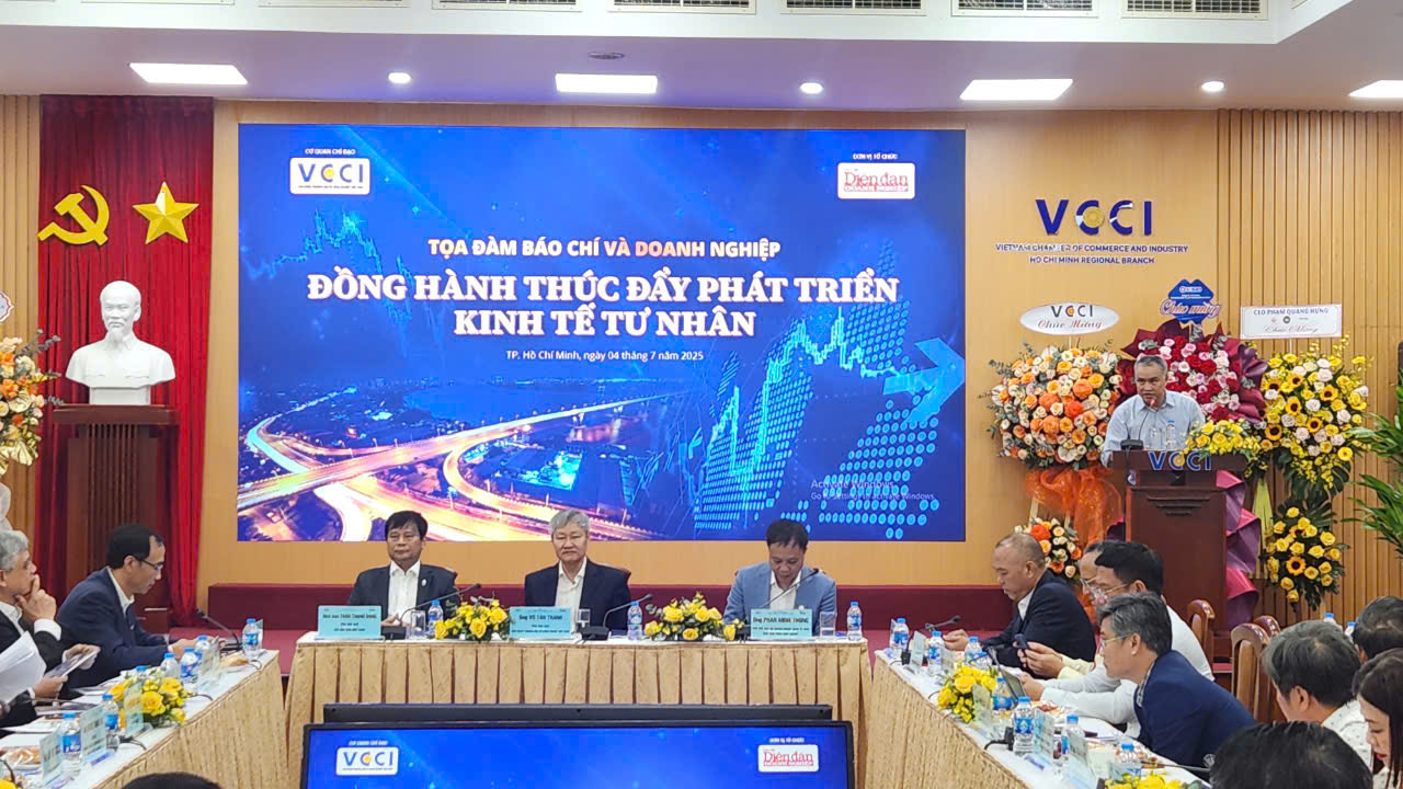 Báo chí đồng hành, thúc đẩy kinh tế tư nhân phát triển- Ảnh 3. Báo chí đồng hành, thúc đẩy kinh tế tư nhân phát triển- Ảnh 3.