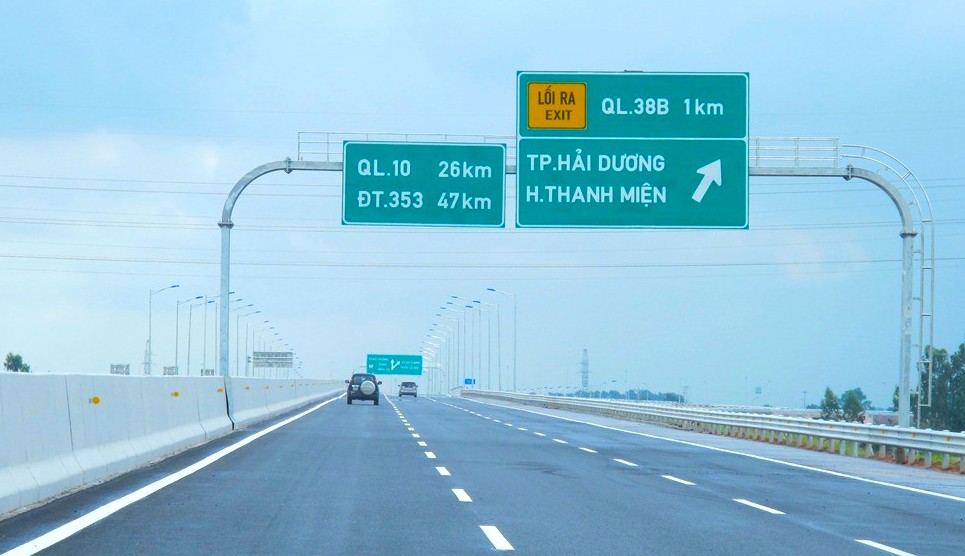 Khẩn trương điều chỉnh biển báo giao thông sau sáp nhập tỉnh, thành- Ảnh 1. Khẩn trương điều chỉnh biển báo giao thông sau sáp nhập tỉnh, thành- Ảnh 1.
