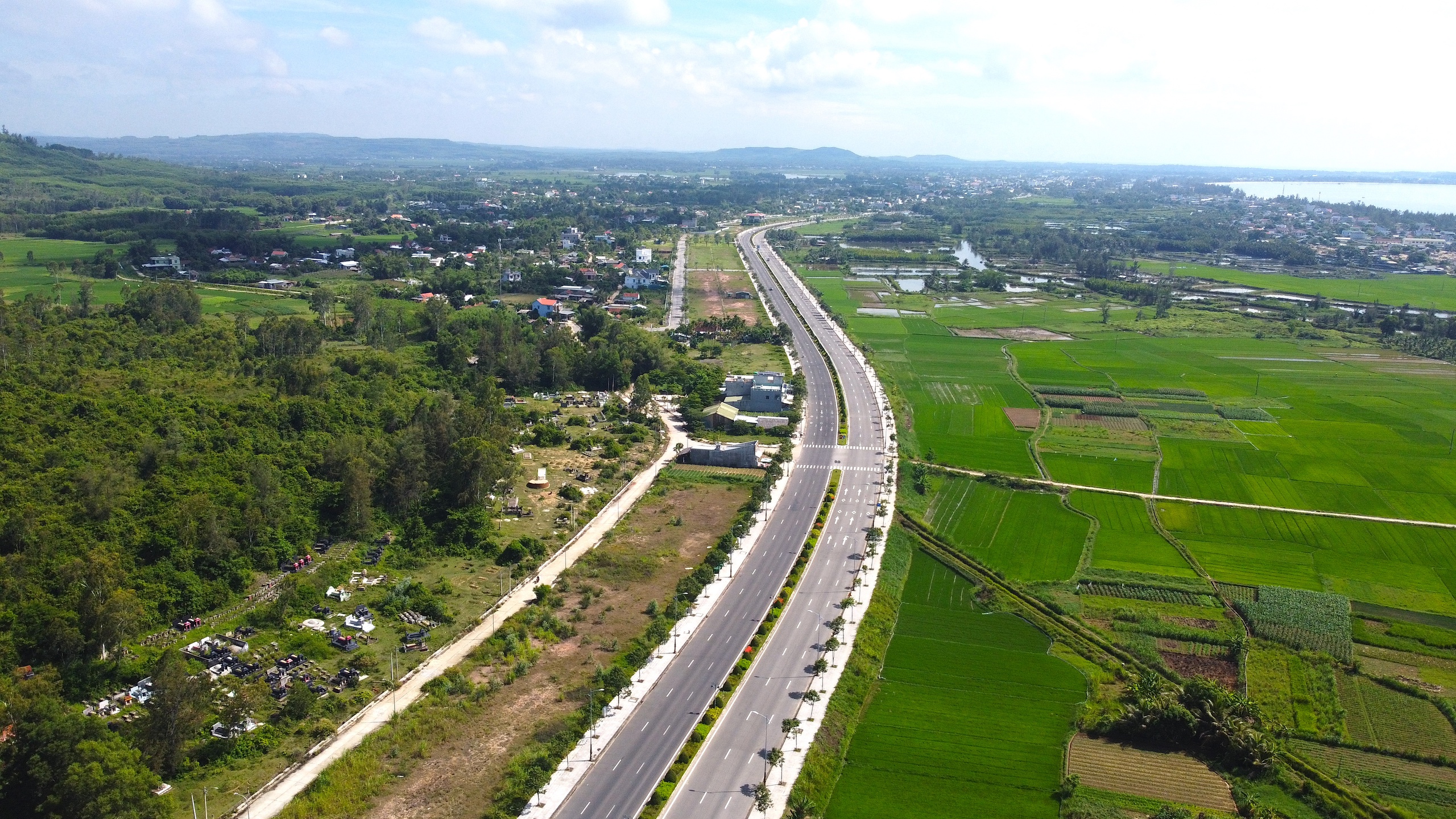 Ngắm hai cung đường đẹp ở Quảng Ngãi- Ảnh 18. Ngắm hai cung đường đẹp ở Quảng Ngãi- Ảnh 18.