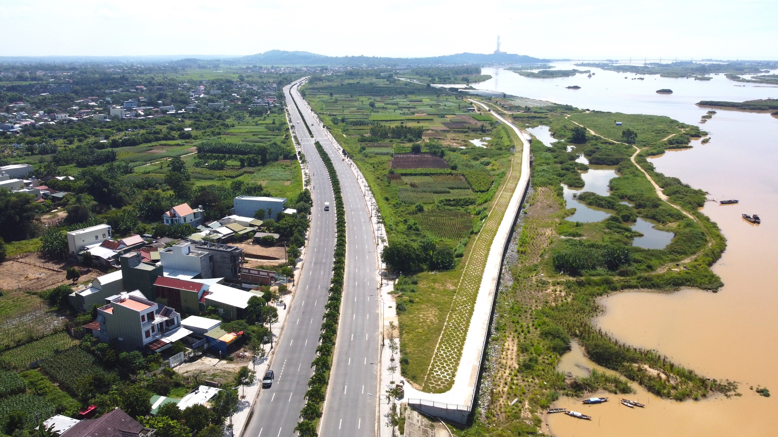 Ngắm hai cung đường đẹp ở Quảng Ngãi- Ảnh 17. Ngắm hai cung đường đẹp ở Quảng Ngãi- Ảnh 17.