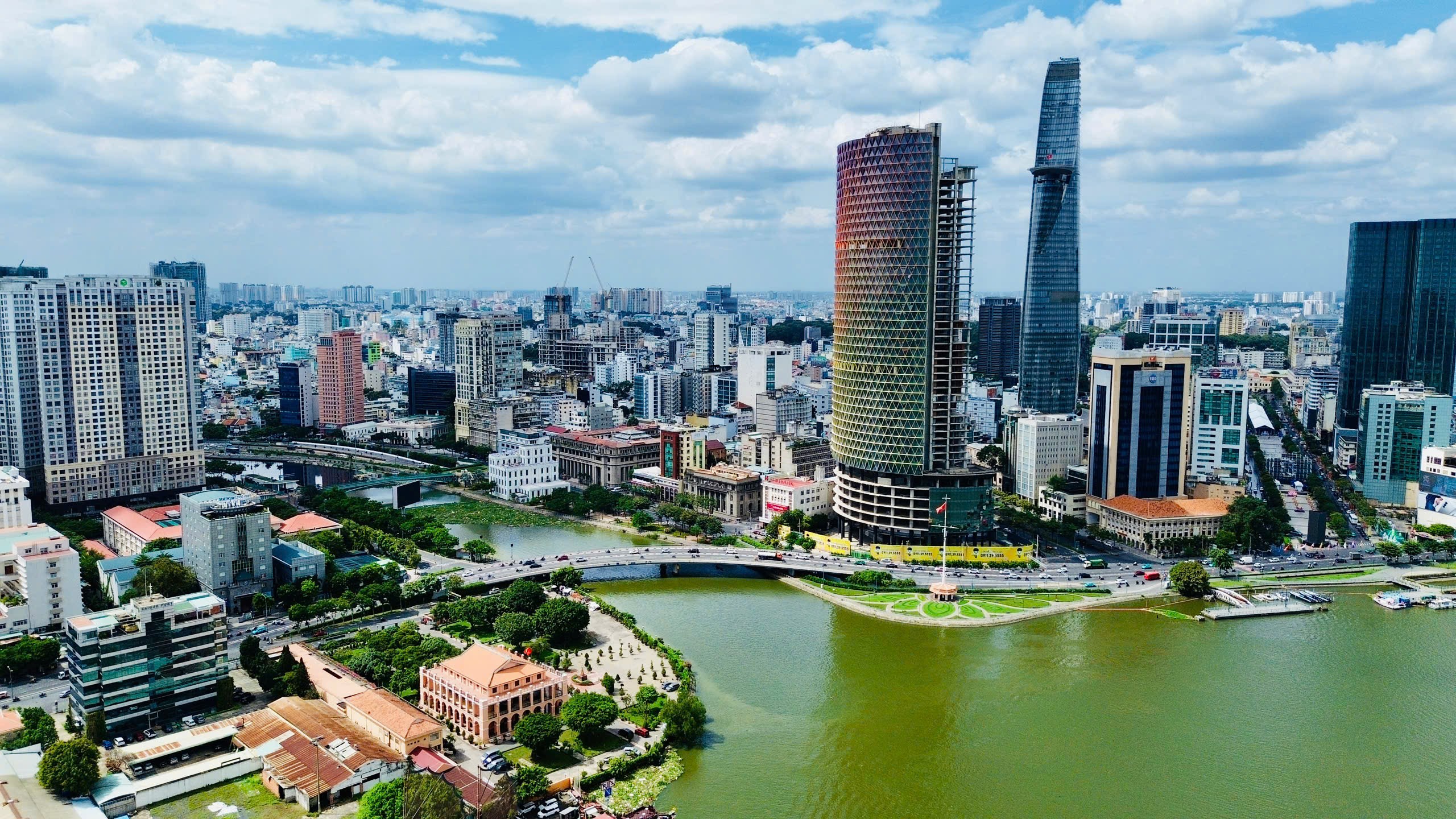 Ngắm siêu đô thị TP.HCM mới sau sáp nhập: Không gian mở rộng, tầm nhìn bứt phá- Ảnh 1. Ngắm siêu đô thị TP.HCM mới sau sáp nhập: Không gian mở rộng, tầm nhìn bứt phá- Ảnh 1.
