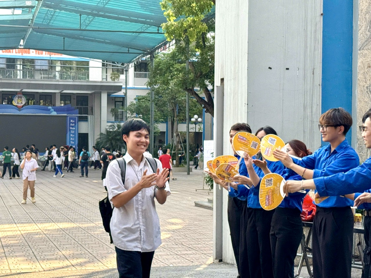 Thí sinh Hà Nội làm thủ tục nhập học lớp 10 từ ngày 10 đến 12/7- Ảnh 1. Thí sinh Hà Nội làm thủ tục nhập học lớp 10 từ ngày 10 đến 12/7- Ảnh 1.