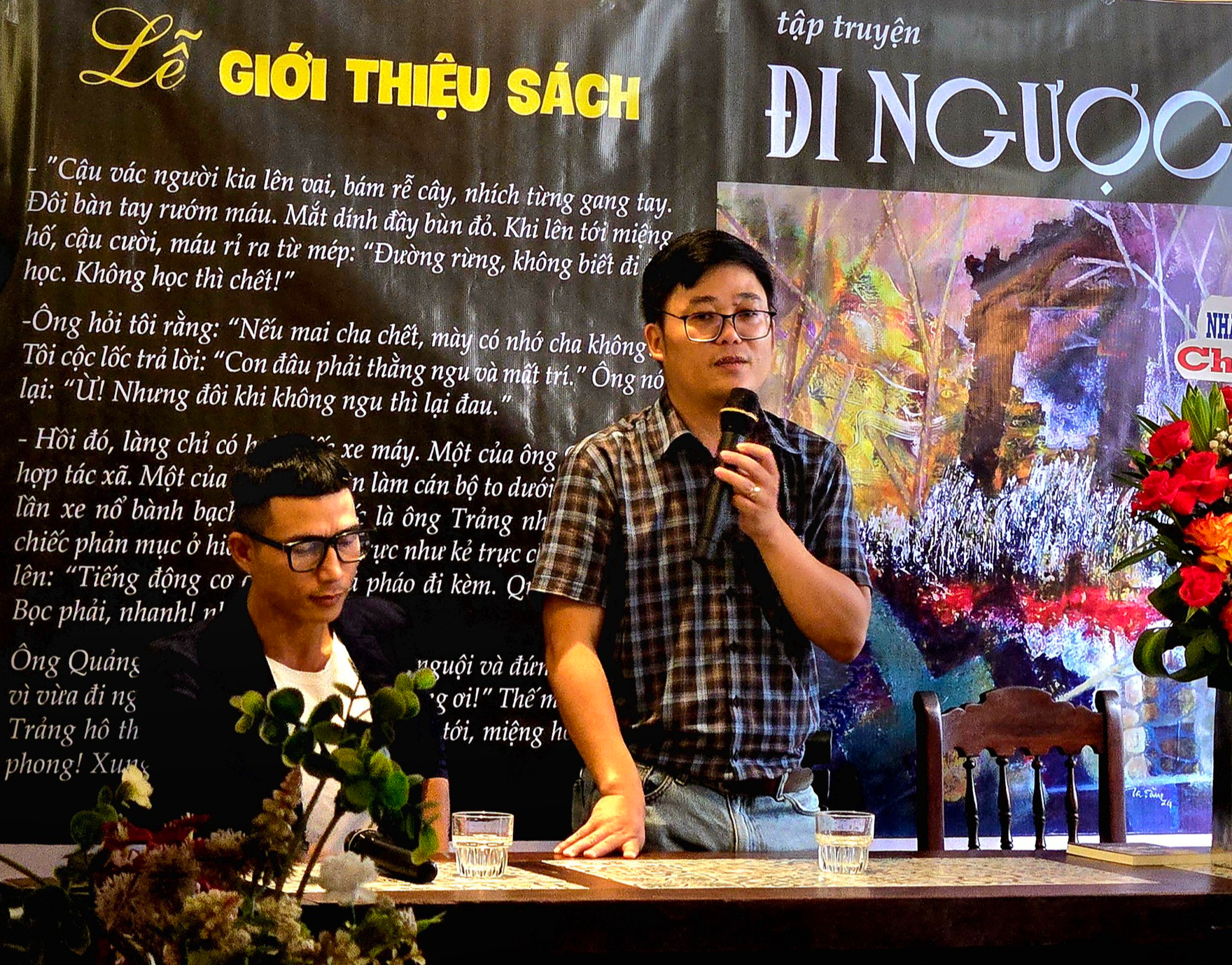 "Đi ngược" - những lát cắt đời sống qua trang viết của một nhà báo- Ảnh 1. "Đi ngược" - những lát cắt đời sống qua trang viết của một nhà báo- Ảnh 1.