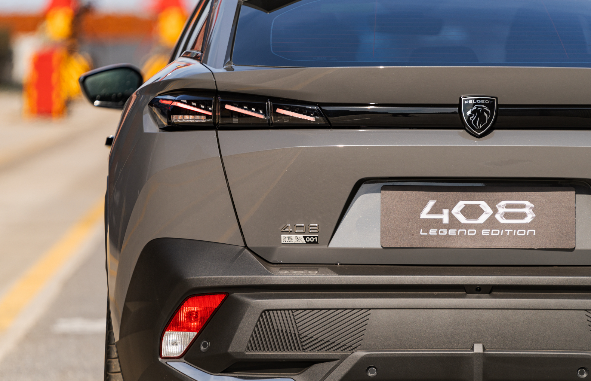 Peugeot 408 Legend phiên bản giới hạn ra mắt tại Việt Nam- Ảnh 2. Peugeot 408 Legend phiên bản giới hạn ra mắt tại Việt Nam- Ảnh 2.