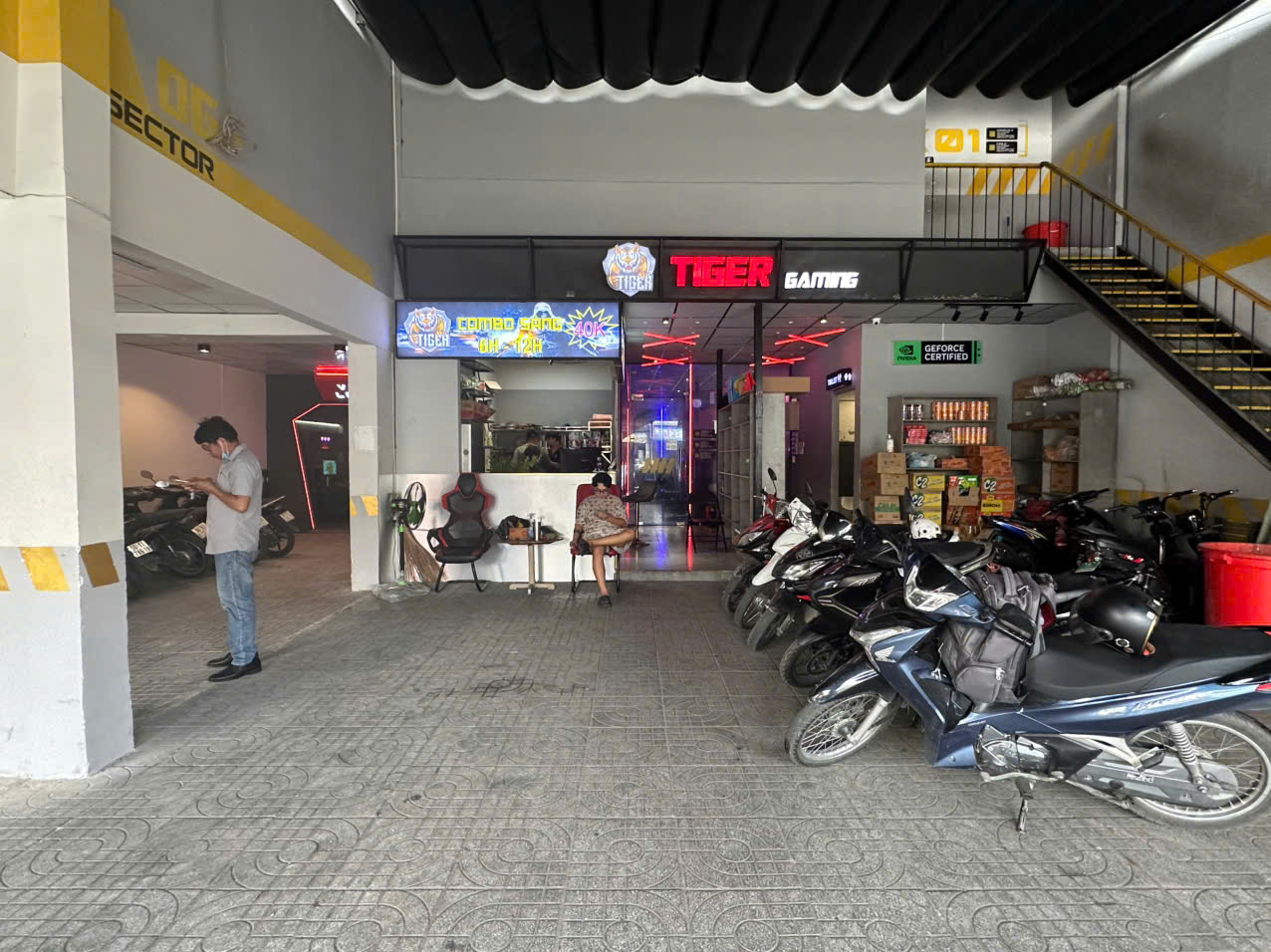TP.HCM: Xác định hung thủ đánh hai thiếu niên dã man trong tiệm Internet- Ảnh 2. TP.HCM: Xác định hung thủ đánh hai thiếu niên dã man trong tiệm Internet- Ảnh 2.