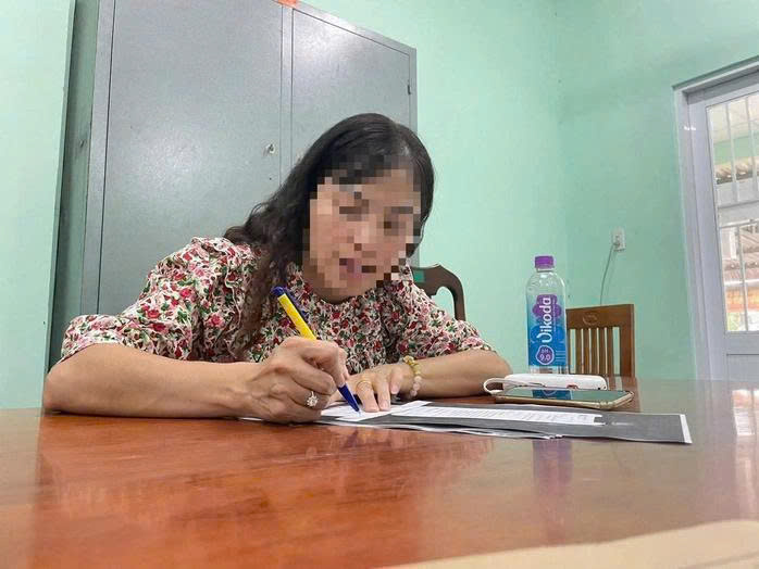 Xử phạt người đăng clip "cô giáo vùng cao run sợ khi đến Nha Trang”- Ảnh 1. Xử phạt người đăng clip "cô giáo vùng cao run sợ khi đến Nha Trang”- Ảnh 1.