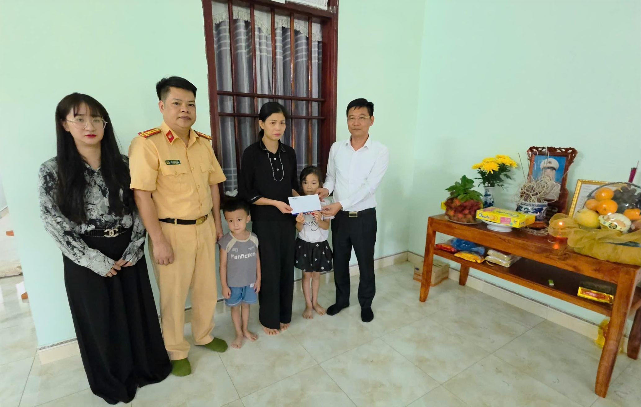 Báo Xây dựng thăm hỏi gia đình thiếu tá Hà Văn Minh hy sinh khi làm nhiệm vụ ở Lai Châu- Ảnh 1. Báo Xây dựng thăm hỏi gia đình thiếu tá Hà Văn Minh hy sinh khi làm nhiệm vụ ở Lai Châu- Ảnh 1.
