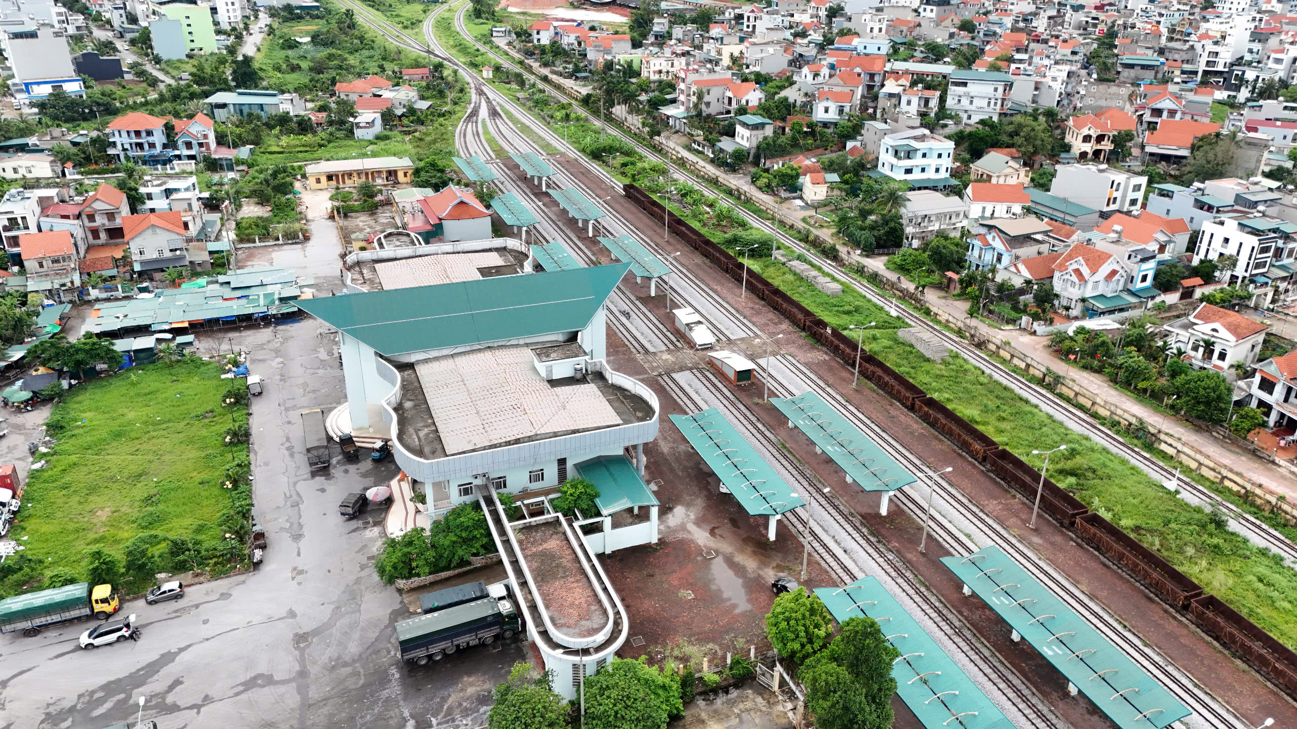 Ga Hạ Long vẫn ngóng tàu trở lại- Ảnh 4. Ga Hạ Long vẫn ngóng tàu trở lại- Ảnh 4.