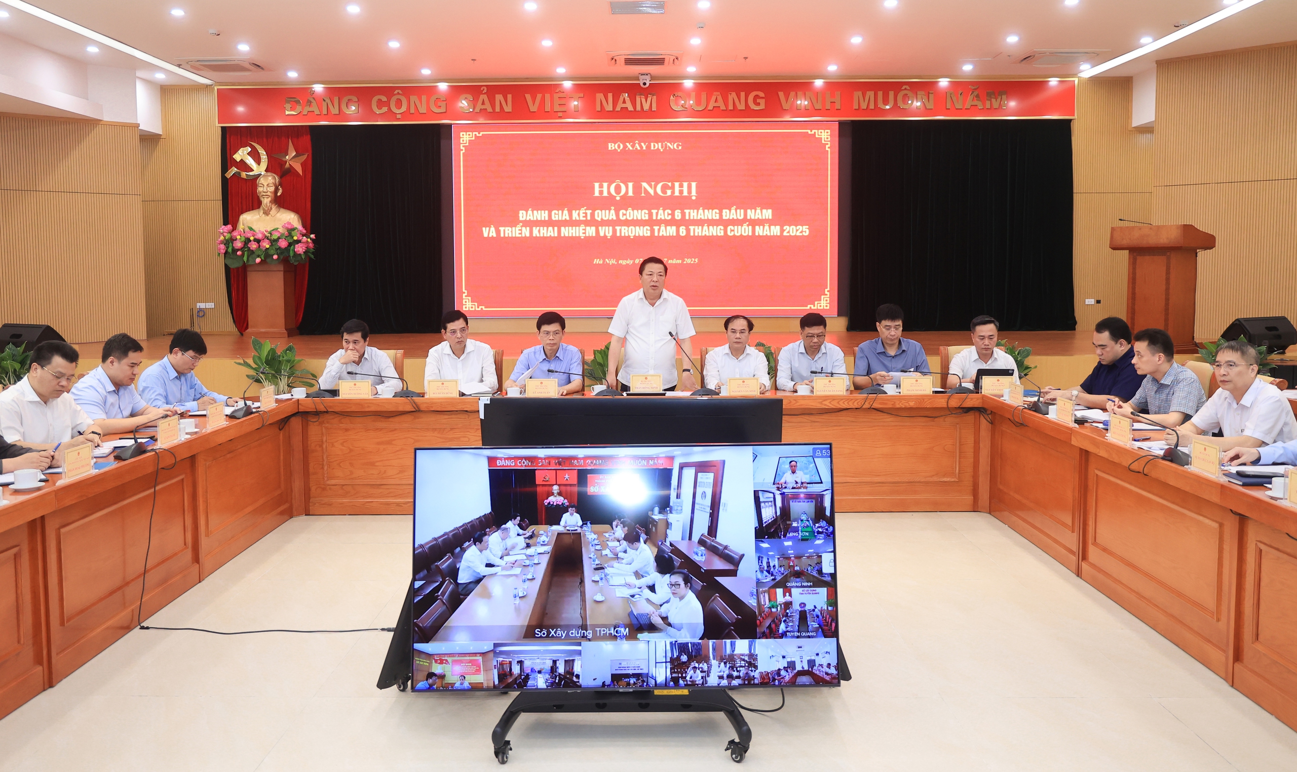 Bộ trưởng Trần Hồng Minh: Bộ Xây dựng hoàn thành lượng việc "khổng lồ" trong 6 tháng- Ảnh 2. Bộ trưởng Trần Hồng Minh: Bộ Xây dựng hoàn thành lượng việc "khổng lồ" trong 6 tháng- Ảnh 2.