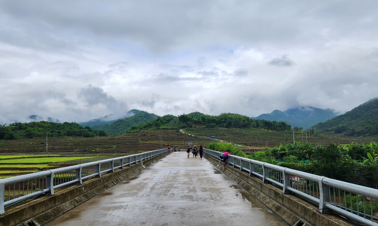 Những tuyến đường vùng biên giúp người dân Thanh Hóa thoát nghèo- Ảnh 1. Những tuyến đường vùng biên giúp người dân Thanh Hóa thoát nghèo- Ảnh 1.