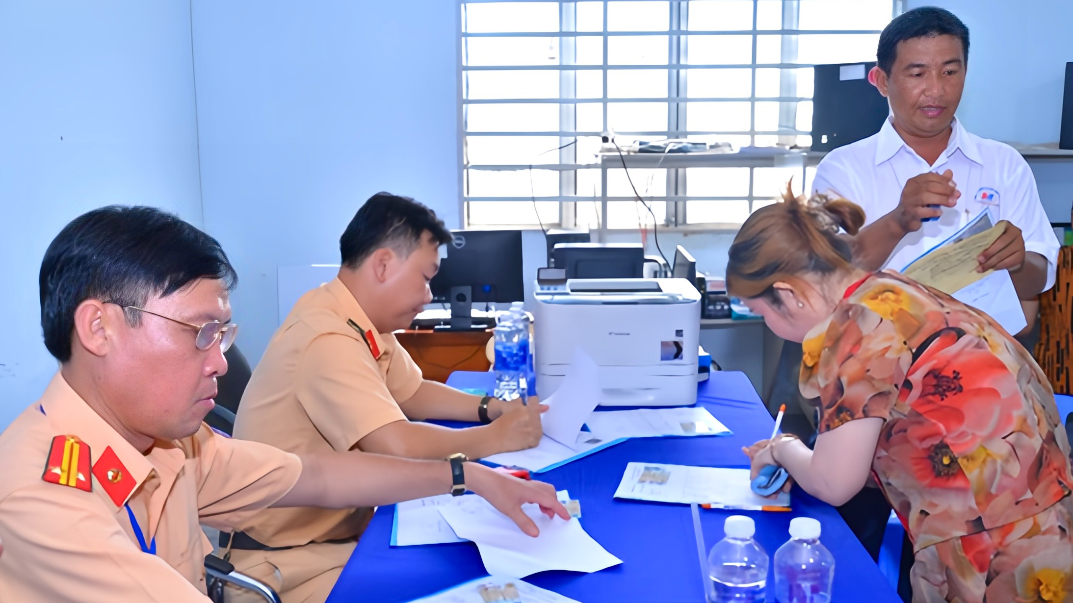 Cà Mau: Bố trí hai trụ sở Phòng CSGT, tạo thuận lợi cho người dân làm thủ tục- Ảnh 1. Cà Mau: Bố trí hai trụ sở Phòng CSGT, tạo thuận lợi cho người dân làm thủ tục- Ảnh 1.