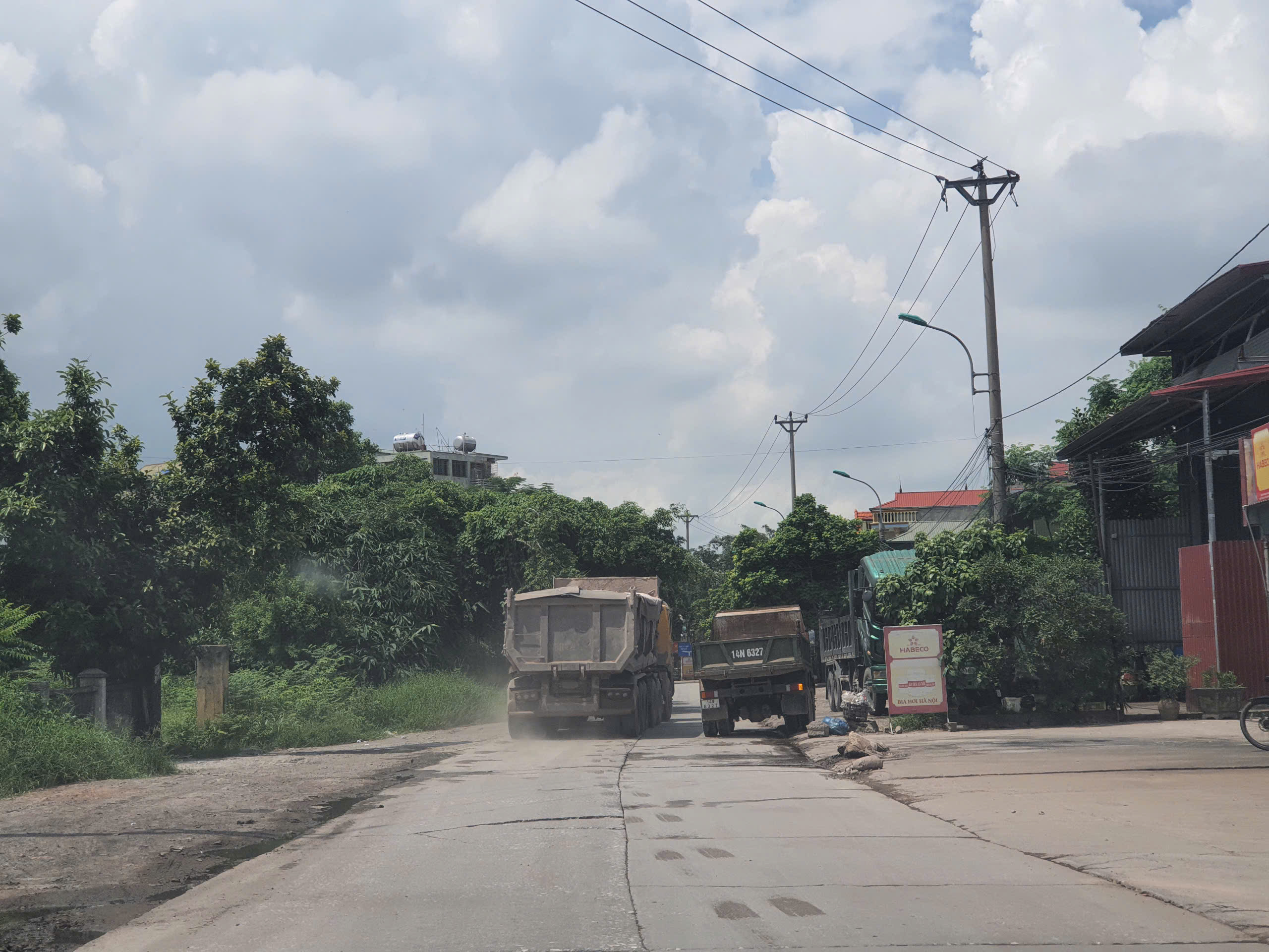 Quảng Ninh: Tuyến đường Bình Khê - Mạo Khê xuống cấp nghiêm trọng, dân mong sớm sửa chữa- Ảnh 5. Quảng Ninh: Tuyến đường Bình Khê - Mạo Khê xuống cấp nghiêm trọng, dân mong sớm sửa chữa- Ảnh 5.