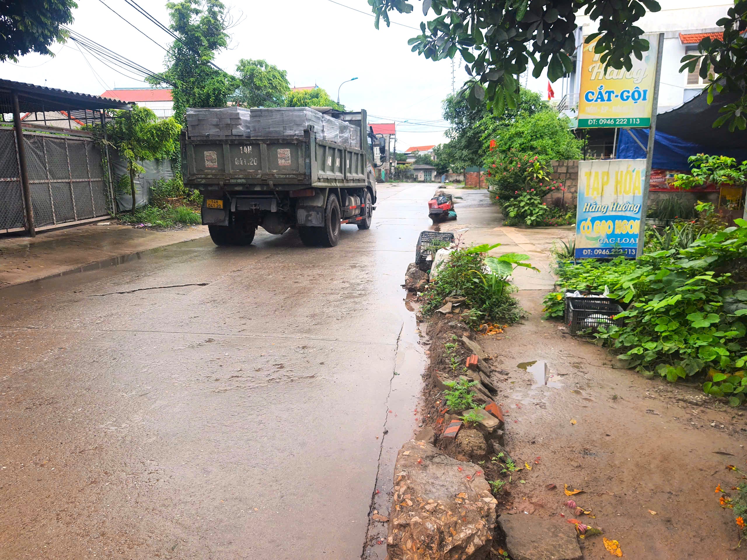 Quảng Ninh: Tuyến đường Bình Khê - Mạo Khê xuống cấp nghiêm trọng, dân mong sớm sửa chữa- Ảnh 6. Quảng Ninh: Tuyến đường Bình Khê - Mạo Khê xuống cấp nghiêm trọng, dân mong sớm sửa chữa- Ảnh 6.