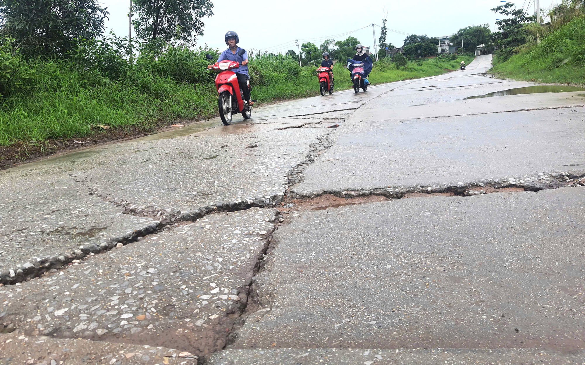 Quảng Ninh: Tuyến đường Bình Khê - Mạo Khê xuống cấp nghiêm trọng, dân mong sớm sửa chữa