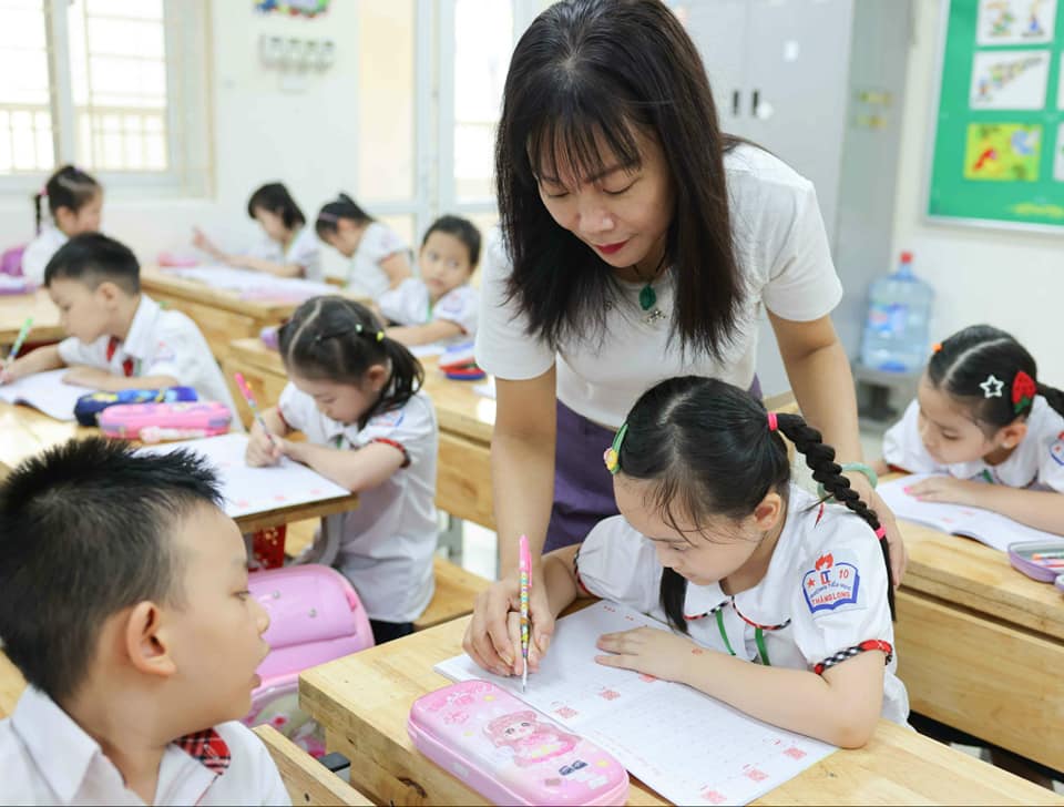 Gần 700.000 học sinh tiểu học Hà Nội được hỗ trợ ăn bán trú và chăm sóc sức khỏe- Ảnh 2. Gần 700.000 học sinh tiểu học Hà Nội được hỗ trợ ăn bán trú và chăm sóc sức khỏe- Ảnh 2.