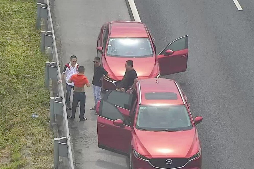 Buồn ngủ khi đang lái xe trên cao tốc có được dừng, đỗ không?- Ảnh 1. Buồn ngủ khi đang lái xe trên cao tốc có được dừng, đỗ không?- Ảnh 1.