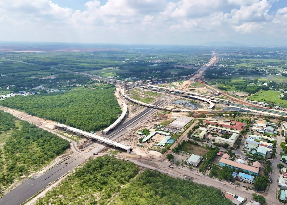 Khởi đầu thuận lợi sau hợp nhất, GRDP Đồng Nai tăng vượt kỳ vọng- Ảnh 3. Khởi đầu thuận lợi sau hợp nhất, GRDP Đồng Nai tăng vượt kỳ vọng- Ảnh 3.