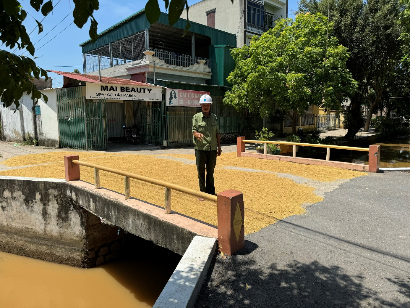 Cựu chiến binh 72 tuổi ở Ninh Bình bỏ tiền xây, sửa 7 cây cầu "mua" nụ cười người dân- Ảnh 1. Cựu chiến binh 72 tuổi ở Ninh Bình bỏ tiền xây, sửa 7 cây cầu "mua" nụ cười người dân- Ảnh 1.