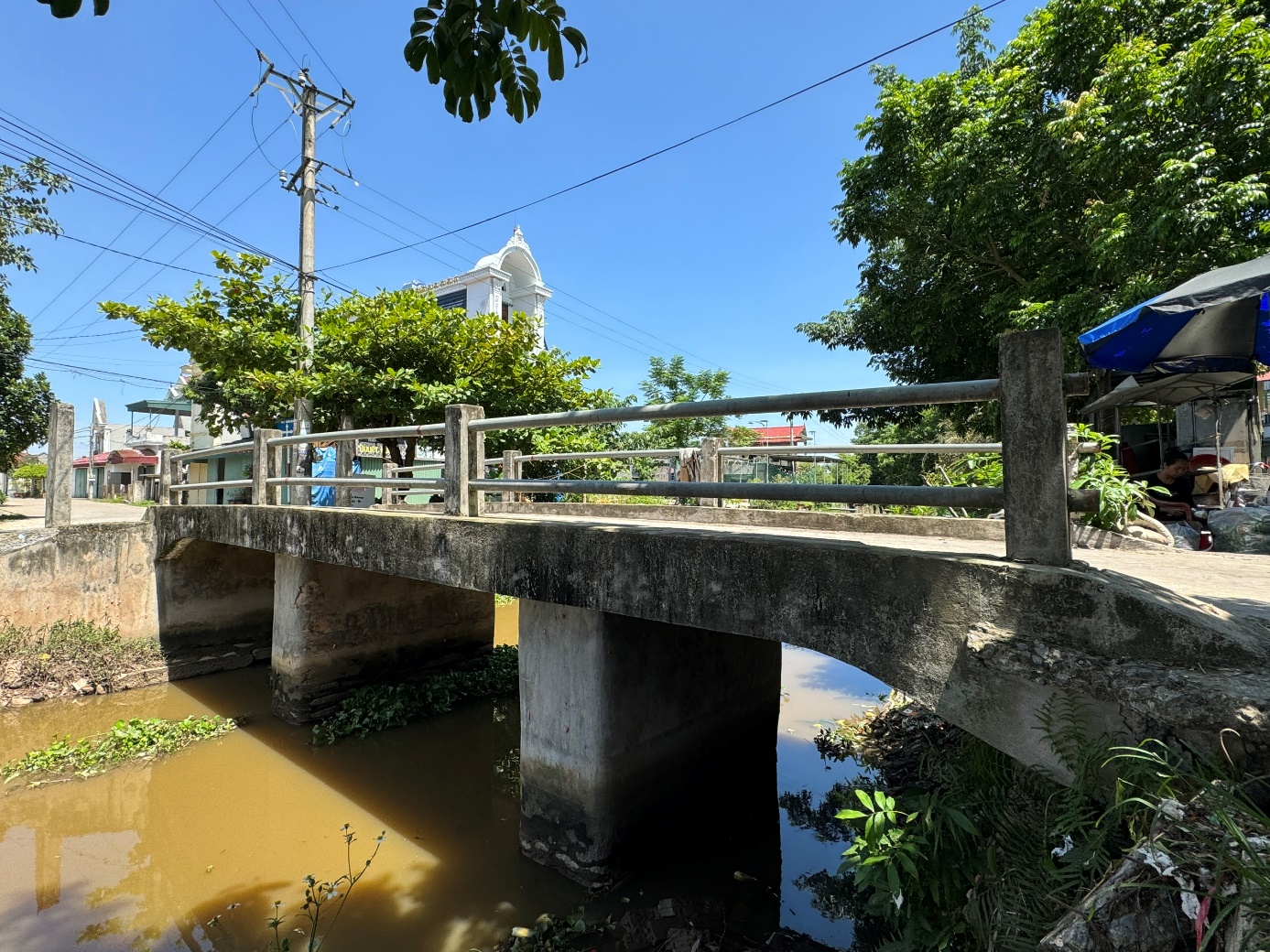 Cựu chiến binh 72 tuổi ở Ninh Bình bỏ tiền xây, sửa 7 cây cầu "mua" nụ cười người dân- Ảnh 2. Cựu chiến binh 72 tuổi ở Ninh Bình bỏ tiền xây, sửa 7 cây cầu "mua" nụ cười người dân- Ảnh 2.
