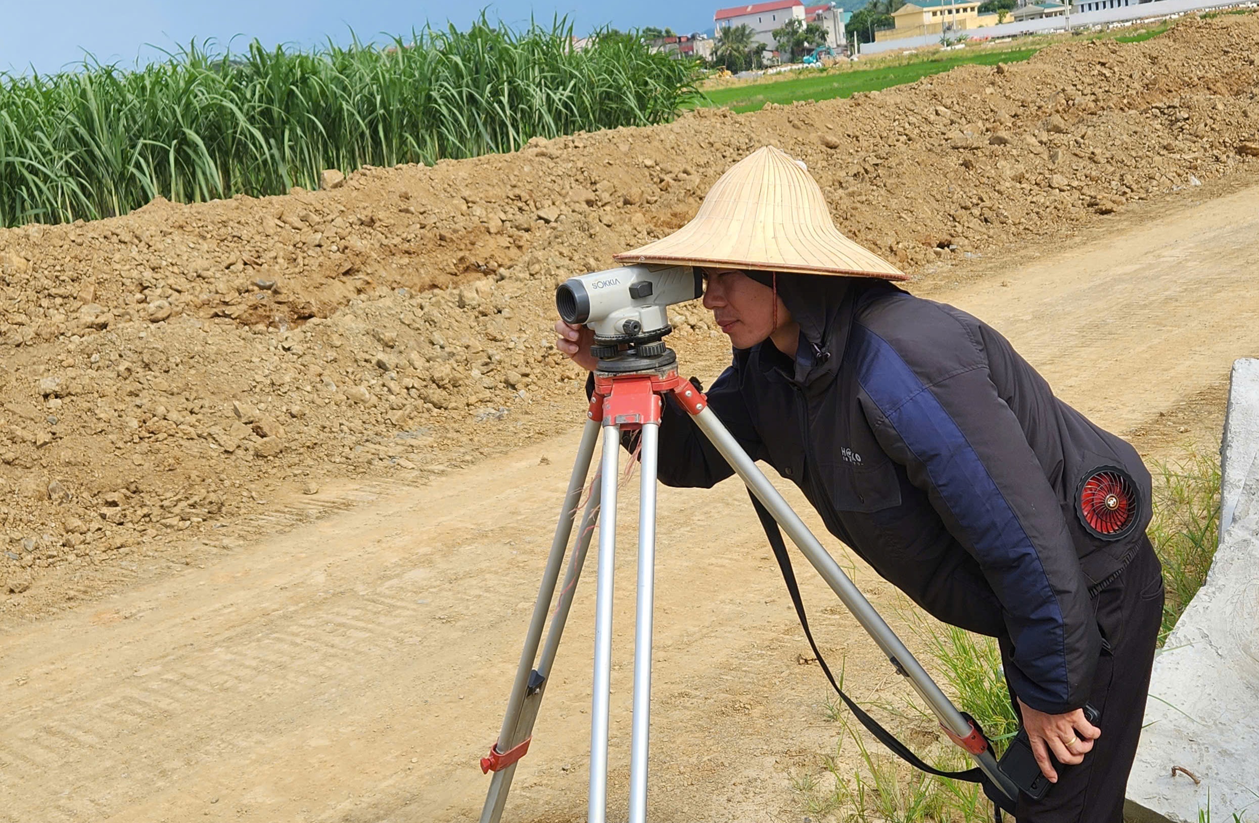 Thanh Hóa: Đẩy nhanh tiến độ dự án đường Đông Tây 3, hoàn thành trước 31/12- Ảnh 2. Thanh Hóa: Đẩy nhanh tiến độ dự án đường Đông Tây 3, hoàn thành trước 31/12- Ảnh 2.