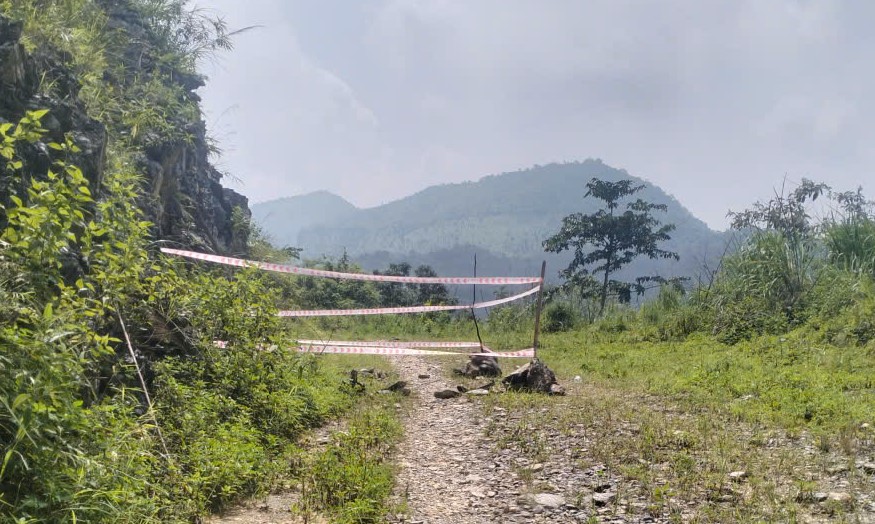 Thái Nguyên: Hố sụt lún bất ngờ xuất hiện gần đường dân sinh- Ảnh 2. Thái Nguyên: Hố sụt lún bất ngờ xuất hiện gần đường dân sinh- Ảnh 2.