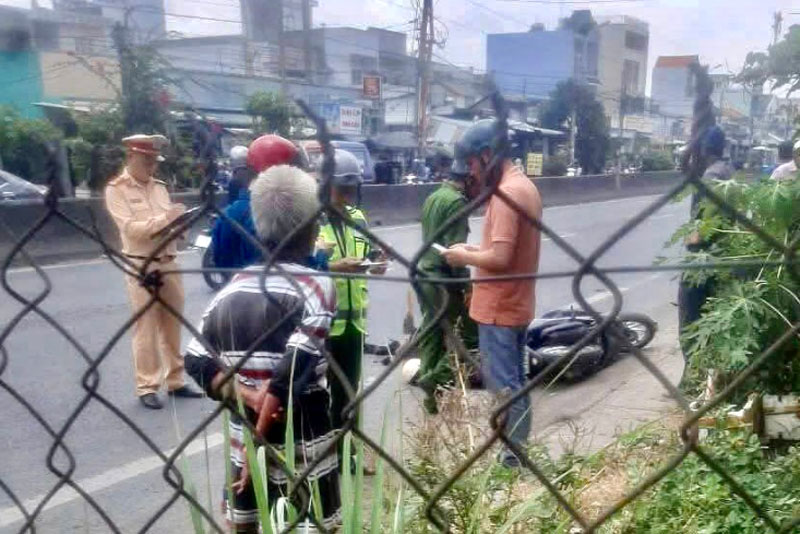 Hiện trường vụ tai nạn giao thông trên QL1 qua địa bàn tỉnh Tây Ninh. Hiện trường vụ tai nạn giao thông trên QL1 qua địa bàn tỉnh Tây Ninh.