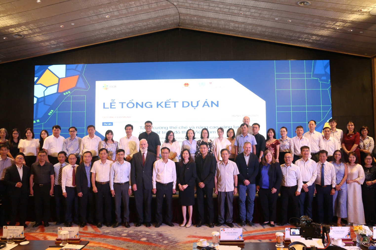 Phát triển đô thị cần bắt đầu từ thể chế vững, con người mạnh, quy trình minh bạch- Ảnh 3. C:\Users\HP\Downloads\z6862152642880_6eb6ff8309e8fd1d50ca0cd510620640.jpg