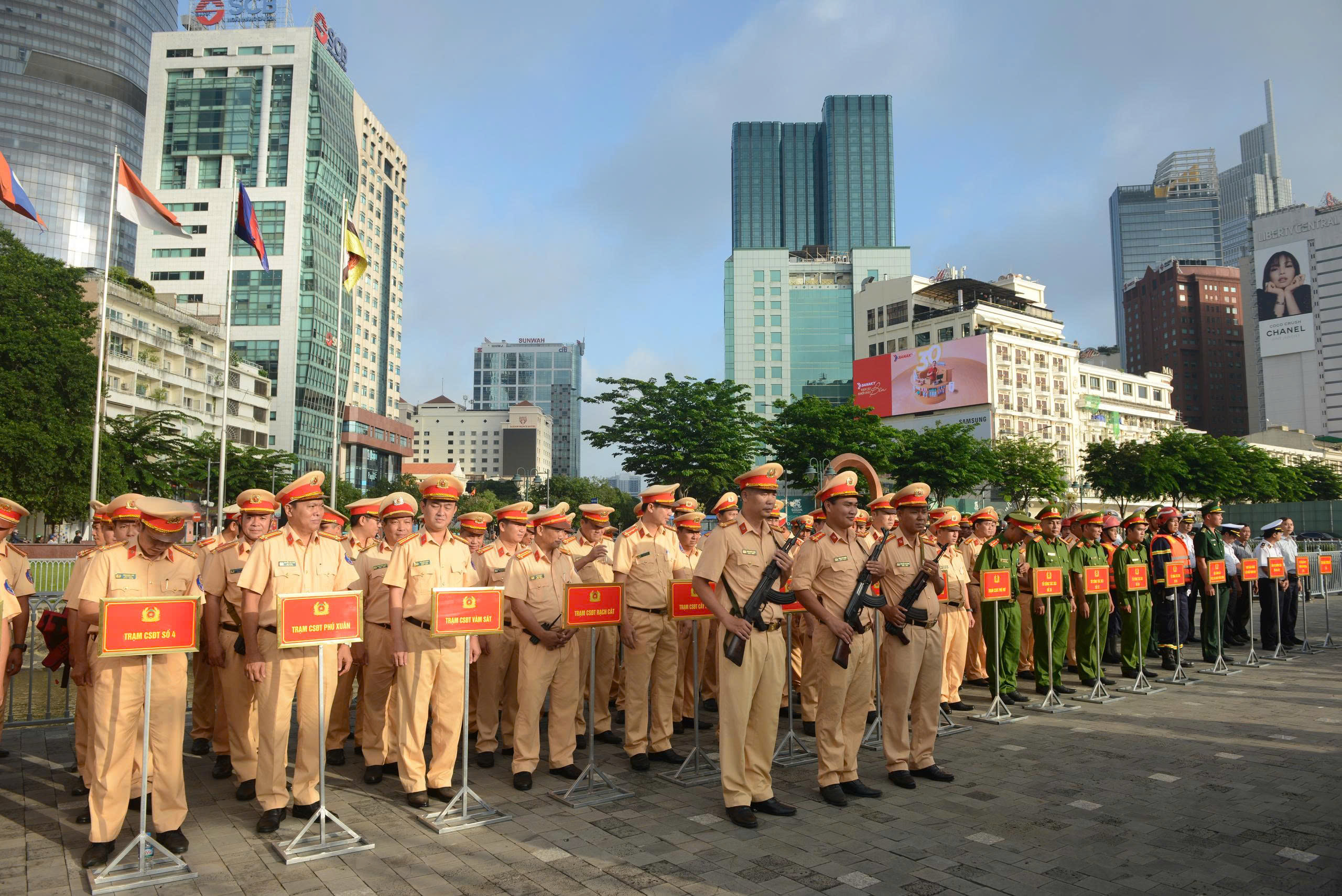Công an TP.HCM ra quân cao điểm trấn áp tội phạm trên đường thủy- Ảnh 1. Công an TP.HCM ra quân cao điểm trấn áp tội phạm trên đường thủy- Ảnh 1.