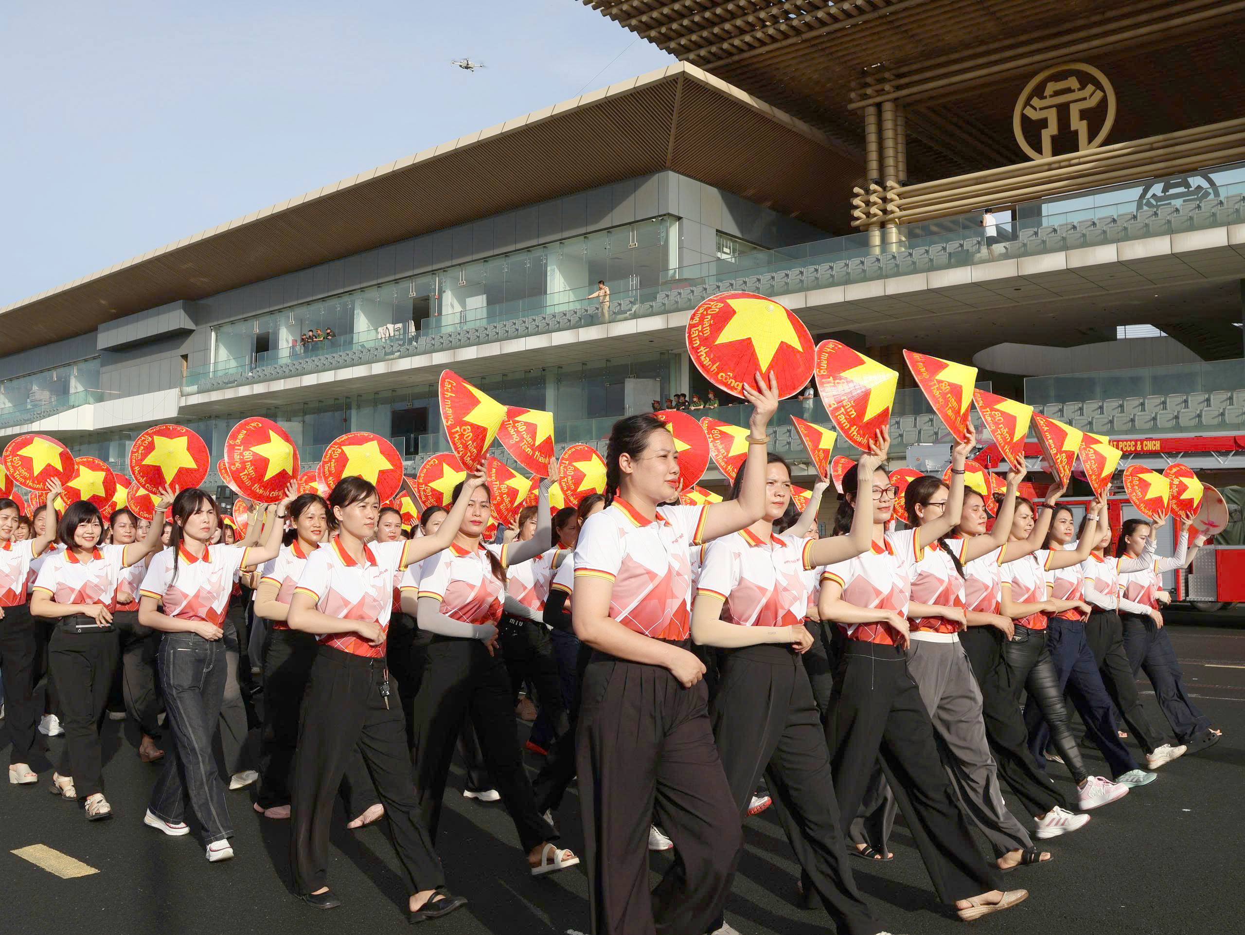 Nữ CSGT Hà Nội trình diễn võ thuật tại buổi hợp luyện diễu binh, diễu hành- Ảnh 3. Nữ CSGT Hà Nội trình diễn võ thuật tại buổi hợp luyện diễu binh, diễu hành- Ảnh 3.