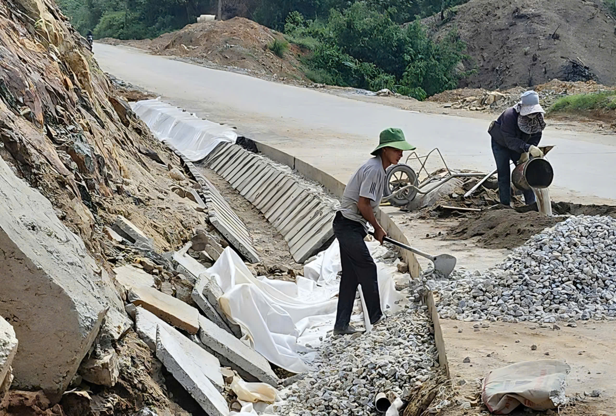 Ăn núi, ngủ rừng và lời hứa tiến độ tuyến đường hơn 1.300 tỷ đồng nối Lào Cai - Lai Châu- Ảnh 7.