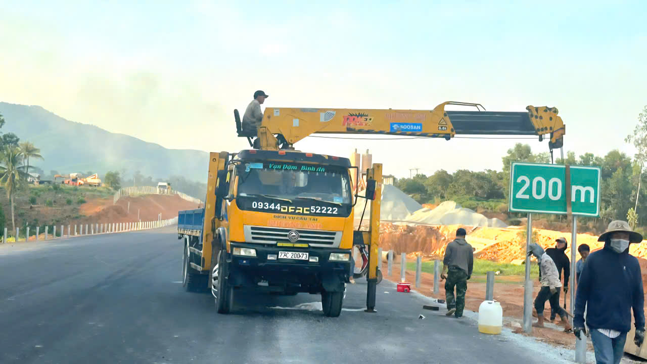 Đua nước rút thông xe kỹ thuật 10km cao tốc Quảng Ngãi - Hoài Nhơn- Ảnh 1.