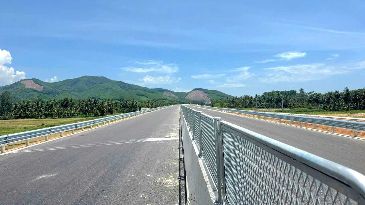 Đua nước rút thông xe kỹ thuật 10km cao tốc Quảng Ngãi - Hoài Nhơn- Ảnh 12.