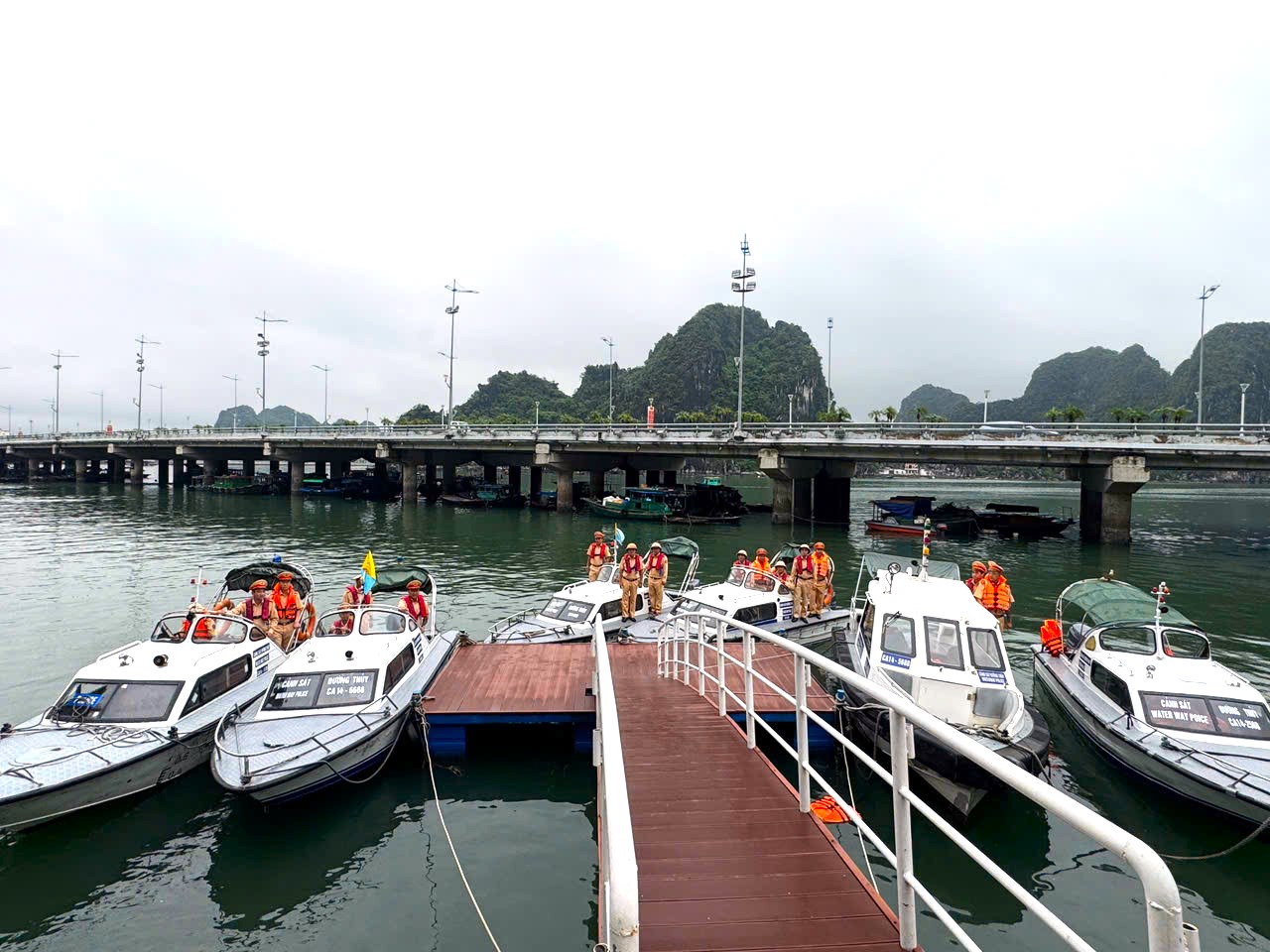 10 ngày, Quảng Ninh xử lý 31 vụ vi phạm giao thông đường thủy, phạt gần 214 triệu đồng- Ảnh 3. 10 ngày, Quảng Ninh xử lý 31 vụ vi phạm giao thông đường thủy, phạt gần 214 triệu đồng- Ảnh 3.