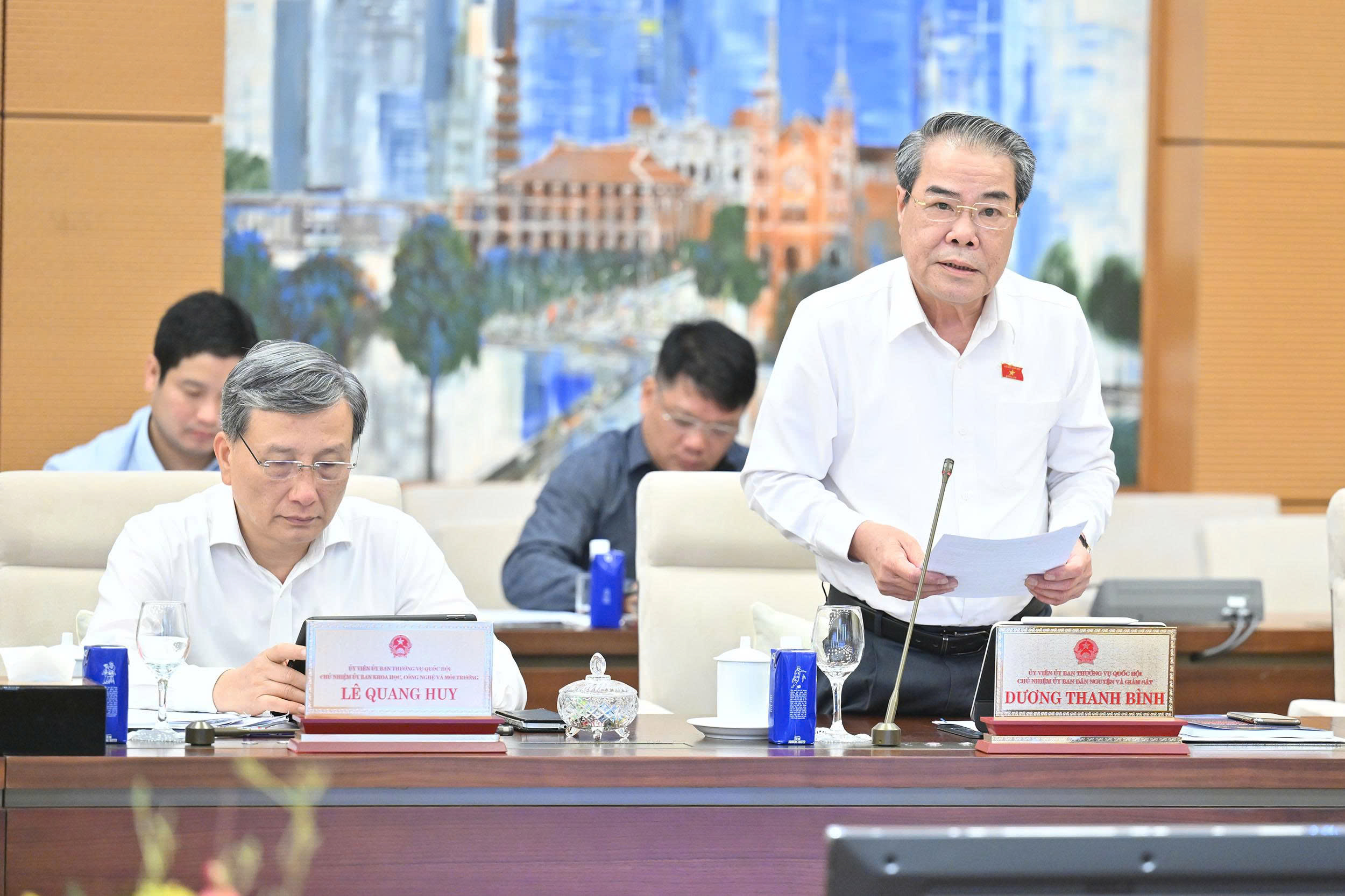 Phó Chủ tịch Quốc hội: Cần có lộ trình, giải pháp thay thế khi cấm xe máy chạy xăng- Ảnh 1.