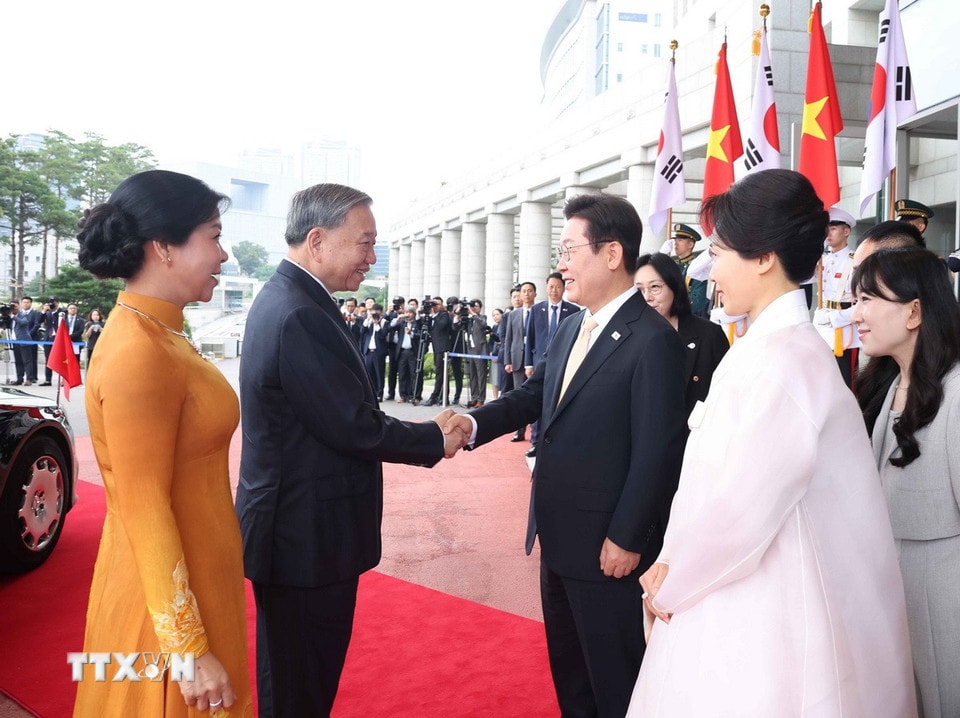 Hàn Quốc bắn 21 loạt đại bác chào mừng Tổng Bí thư Tô Lâm và Phu nhân- Ảnh 1.