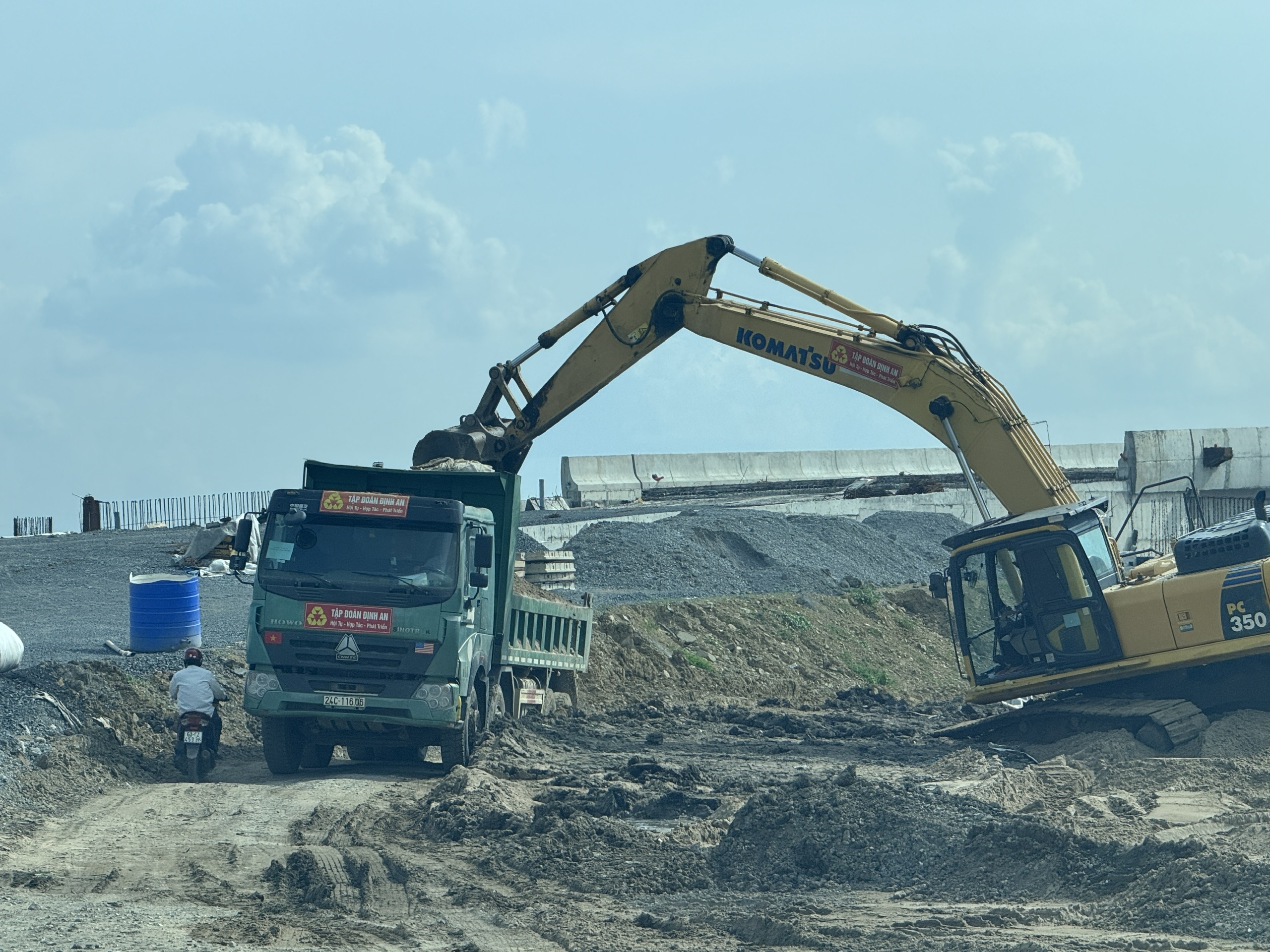 Tăng tốc thi công đường kết nối Vành đai 3 với cao tốc TP.HCM - Long Thành - Dầu Giây- Ảnh 8. Tăng tốc thi công đường kết nối Vành đai 3 với cao tốc TP.HCM - Long Thành - Dầu Giây- Ảnh 8.