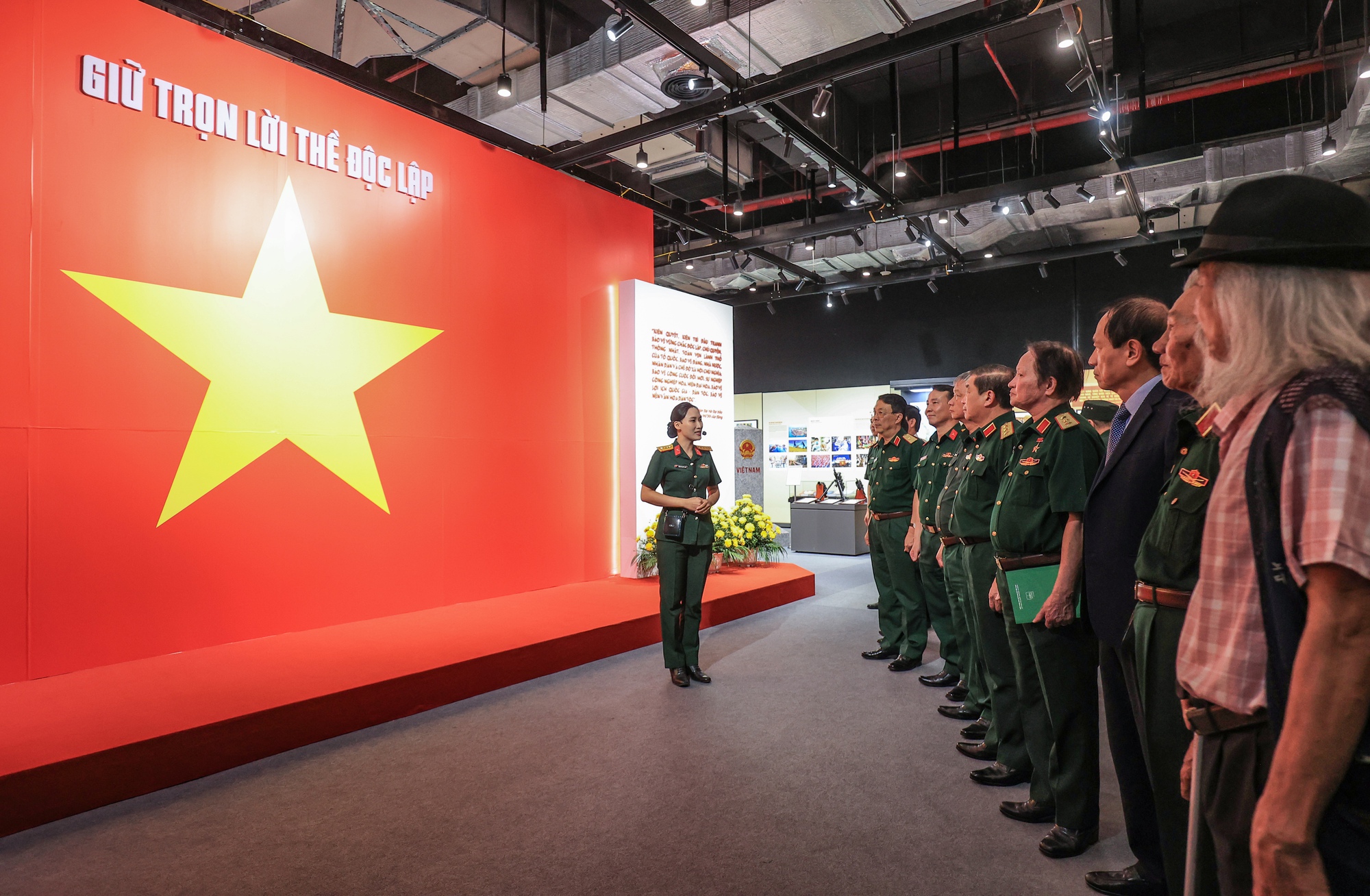 “Giữ trọn lời thề độc lập” qua những hình ảnh, hiện vật tiêu biểu- Ảnh 1.