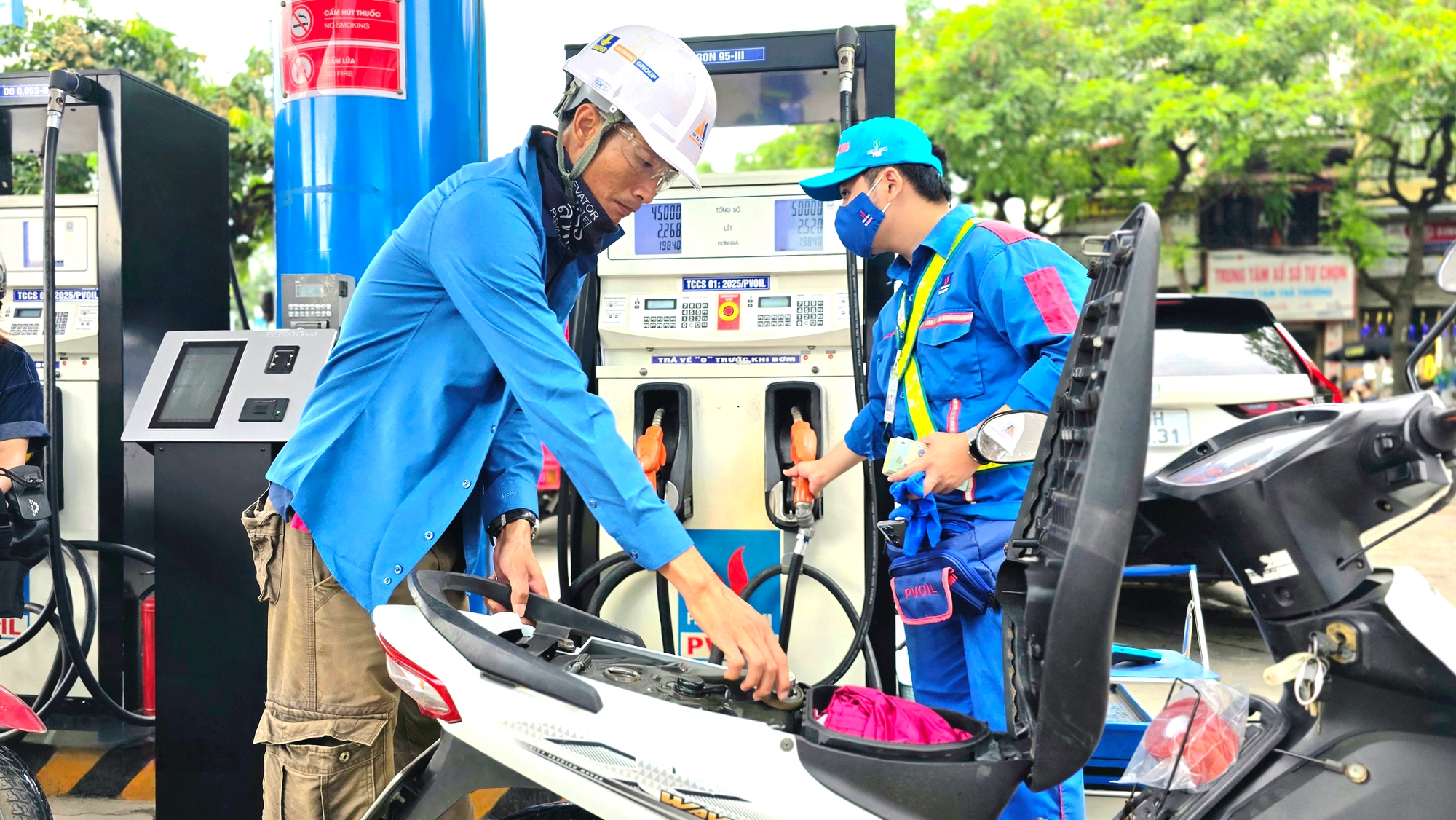 Gần 60 thương nhân phân phối xăng dầu rời thị trường, Bộ Công thương nói gì?- Ảnh 1. Gần 60 thương nhân phân phối xăng dầu rời thị trường, Bộ Công thương nói gì?- Ảnh 1.