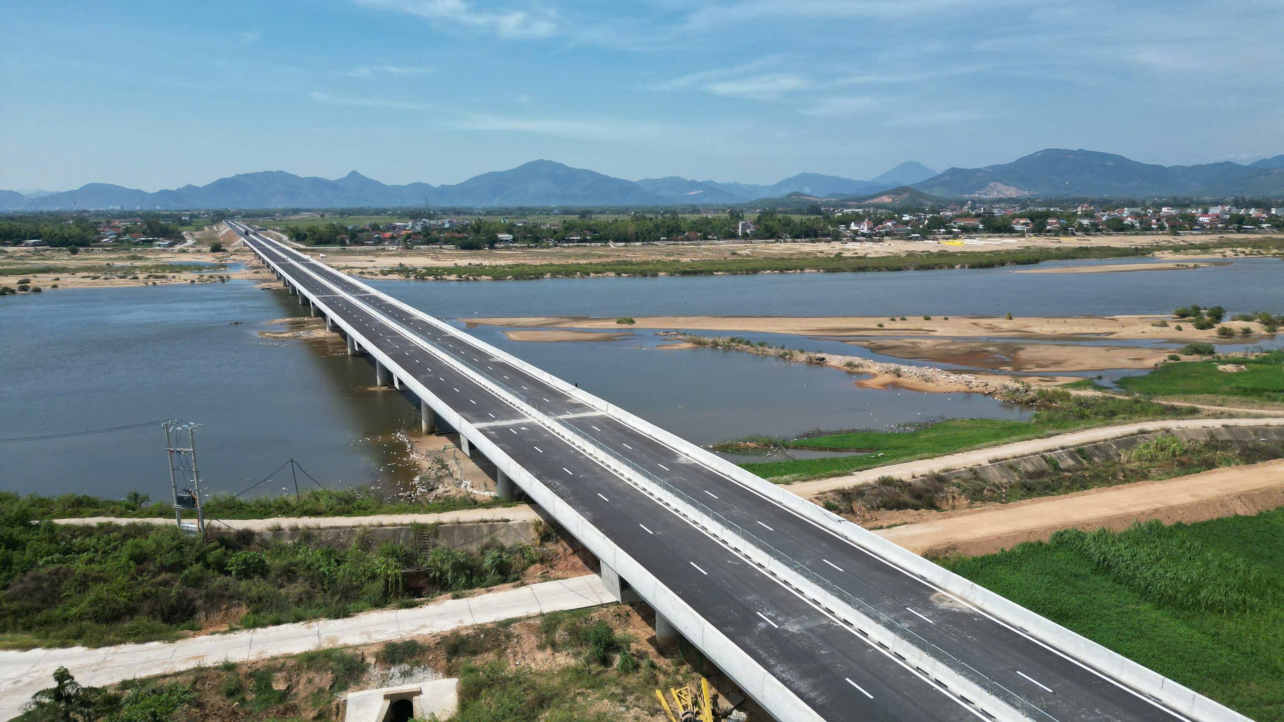 Sẵn sàng thông xe 220km cao tốc dọc miền Trung- Ảnh 3. Sẵn sàng thông xe 220km cao tốc dọc miền Trung- Ảnh 3.
