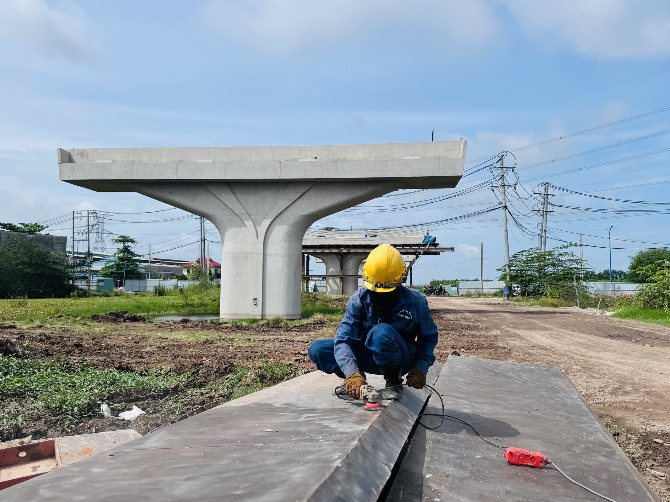 Đoàn ĐBQH TP.HCM kiểm tra dự án Vành đai 3, kênh Tham Lương - Bến Cát - rạch Nước Lên- Ảnh 4. Đoàn ĐBQH TP.HCM kiểm tra dự án Vành đai 3, kênh Tham Lương - Bến Cát - rạch Nước Lên- Ảnh 4.