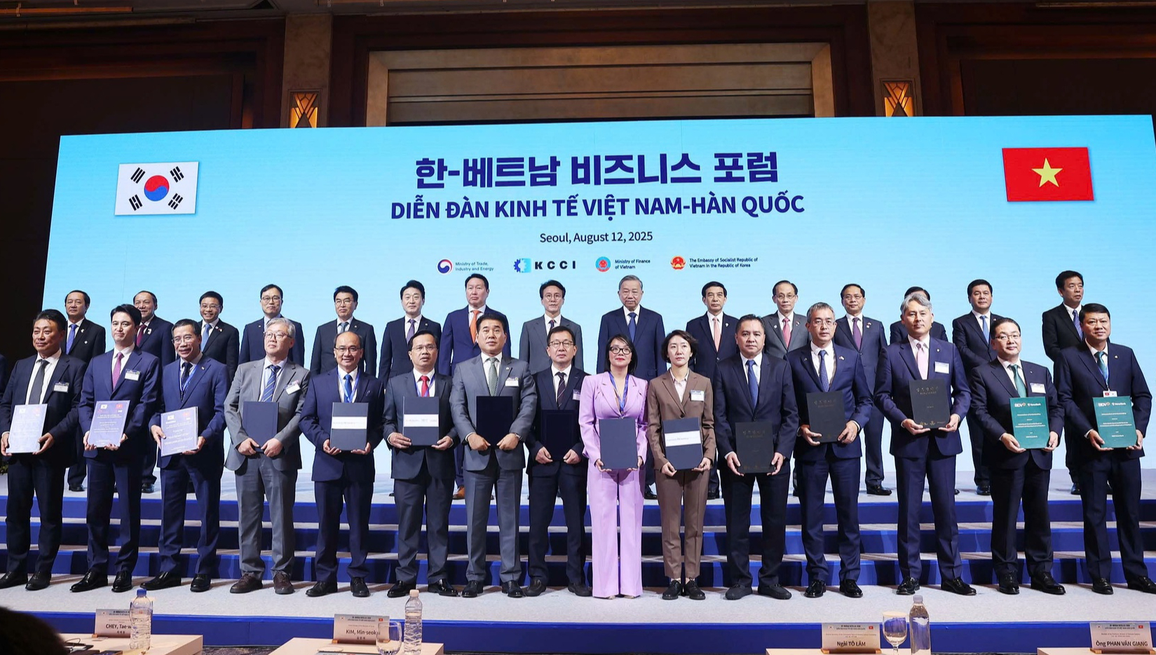 Vietnam Airlines ký loạt thỏa thuận tại Hàn Quốc, mở rộng hợp tác hàng không - du lịch- Ảnh 1. Vietnam Airlines ký loạt thỏa thuận tại Hàn Quốc, mở rộng hợp tác hàng không - du lịch- Ảnh 1.