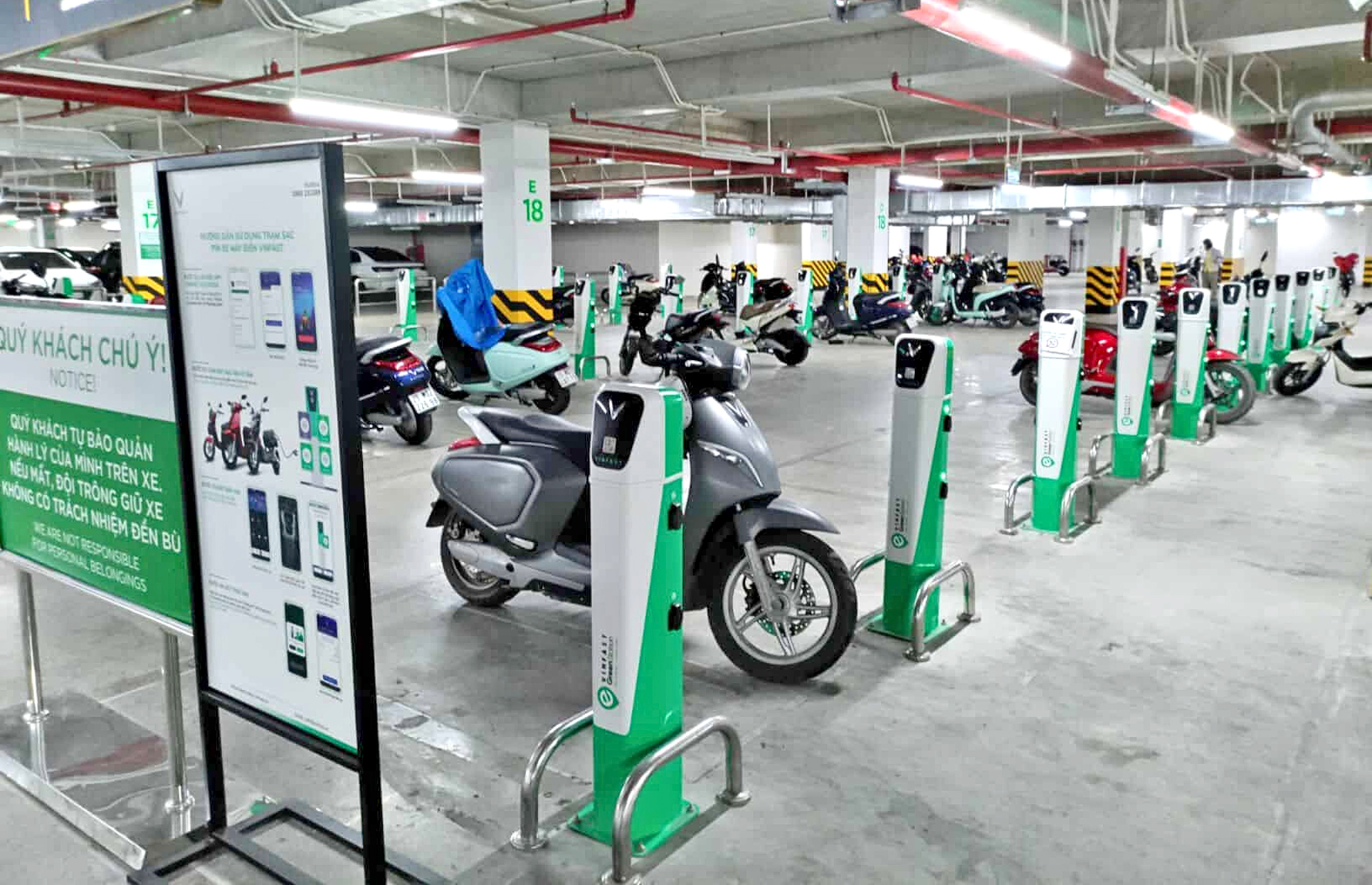 Pin xe máy điện đạt chuẩn có lo cháy nổ?- Ảnh 1. Pin xe máy điện đạt chuẩn có lo cháy nổ?- Ảnh 1.