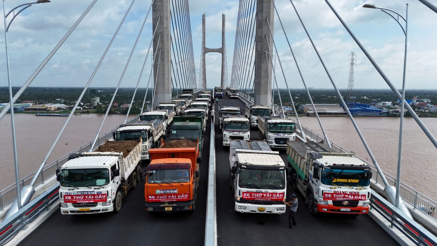 Tăng tốc những hạng mục cuối tại cầu Rạch Miễu 2, về đích trước 6 tháng- Ảnh 4. Tăng tốc những hạng mục cuối tại cầu Rạch Miễu 2, về đích trước 6 tháng- Ảnh 4.