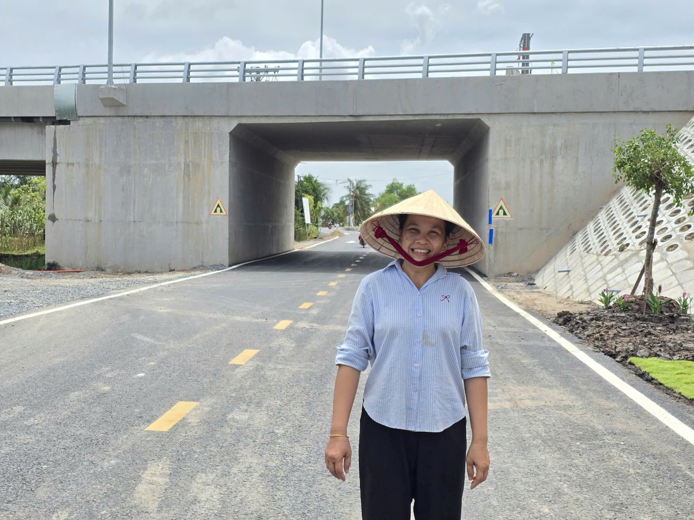 Tăng tốc những hạng mục cuối tại cầu Rạch Miễu 2, về đích trước 6 tháng- Ảnh 9. Tăng tốc những hạng mục cuối tại cầu Rạch Miễu 2, về đích trước 6 tháng- Ảnh 9.