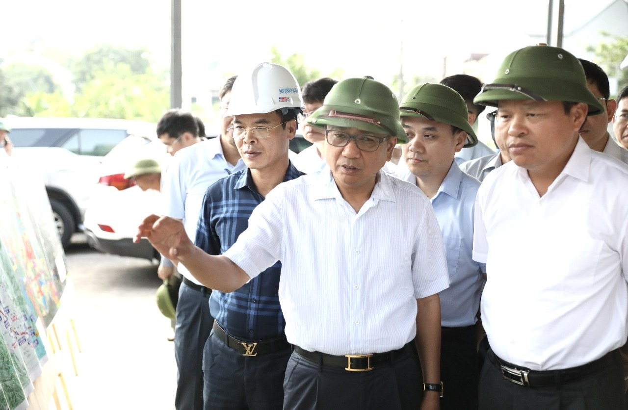 Thứ trưởng Nguyễn Danh Huy kiểm tra dự án đường sắt Lào Cai - Hà Nội - Hải Phòng- Ảnh 1. Thứ trưởng Nguyễn Danh Huy kiểm tra dự án đường sắt Lào Cai - Hà Nội - Hải Phòng- Ảnh 1.